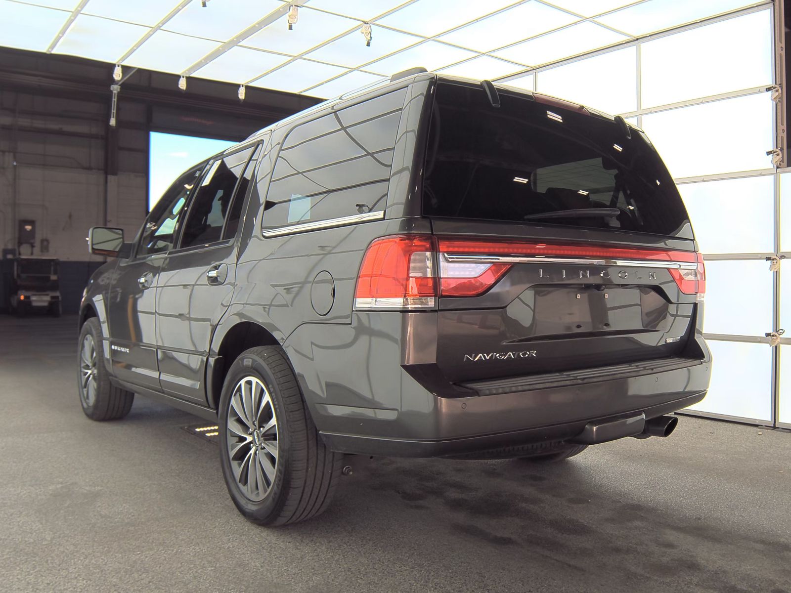 2016 Lincoln Navigator Select RWD
