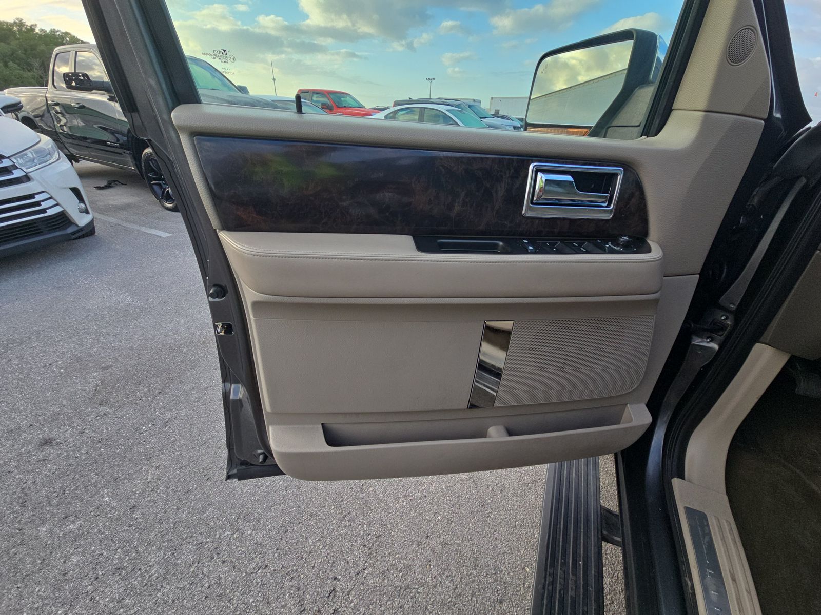 2016 Lincoln Navigator Select RWD