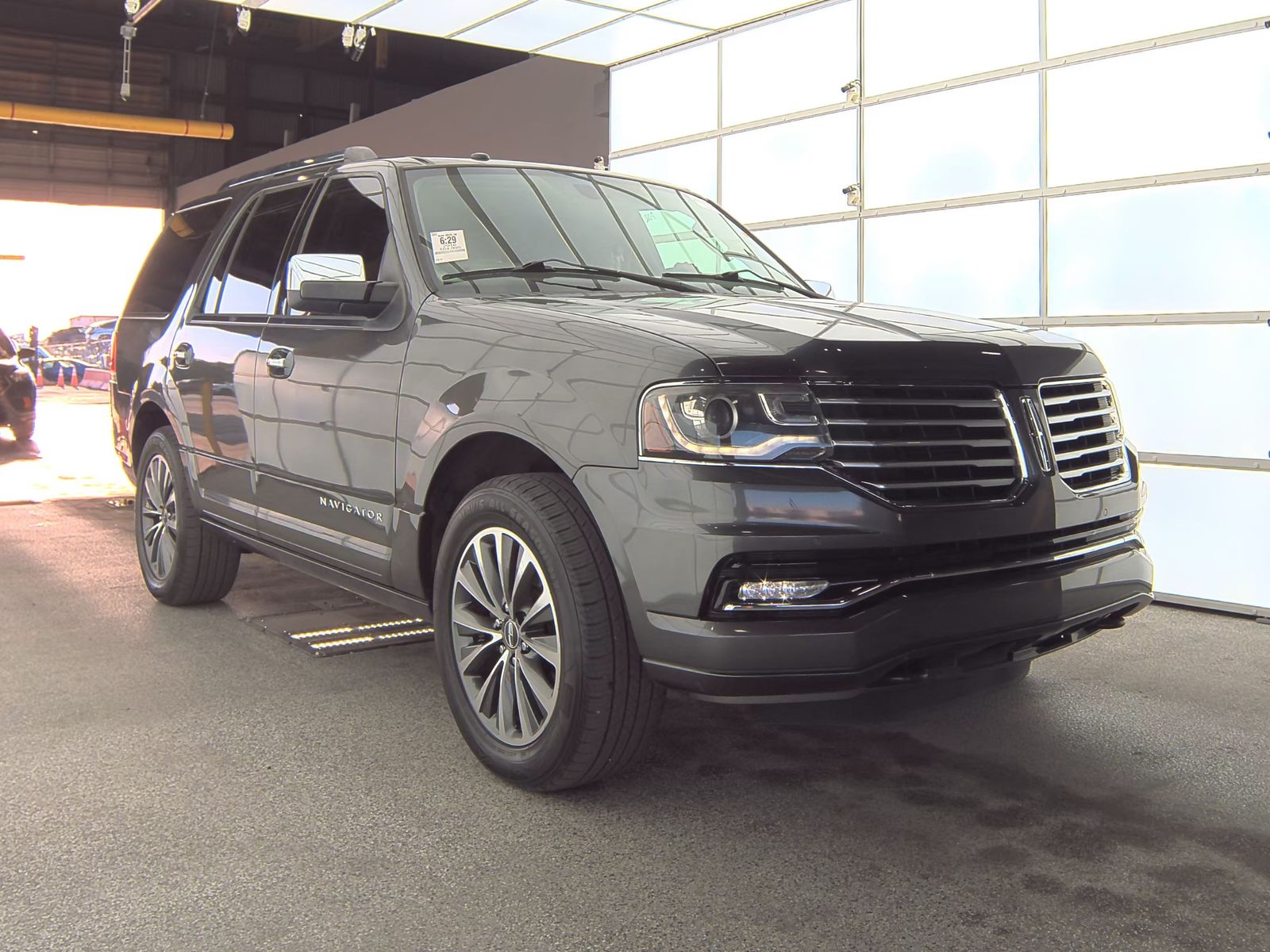 2016 Lincoln Navigator Select RWD