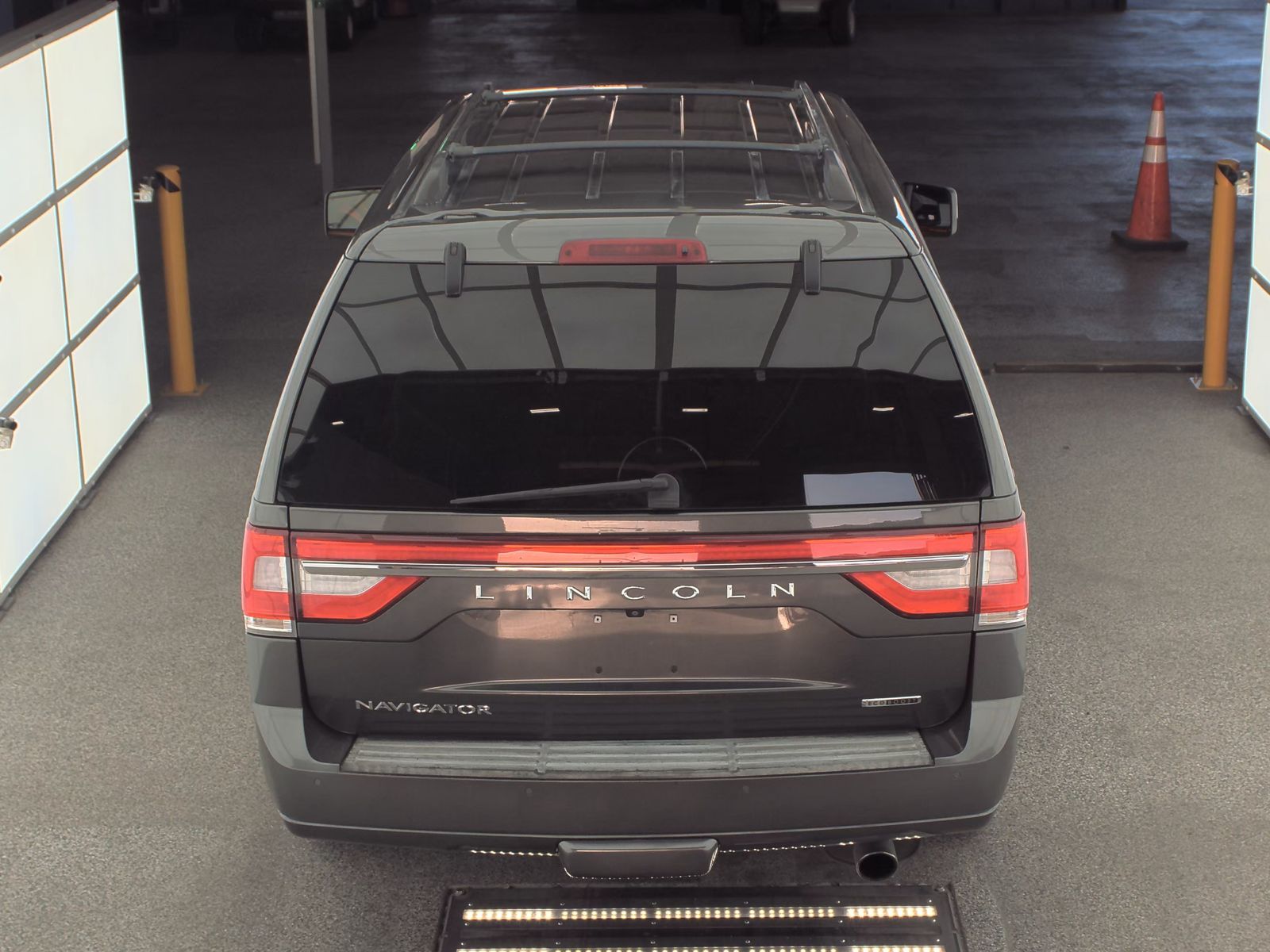 2016 Lincoln Navigator Select RWD