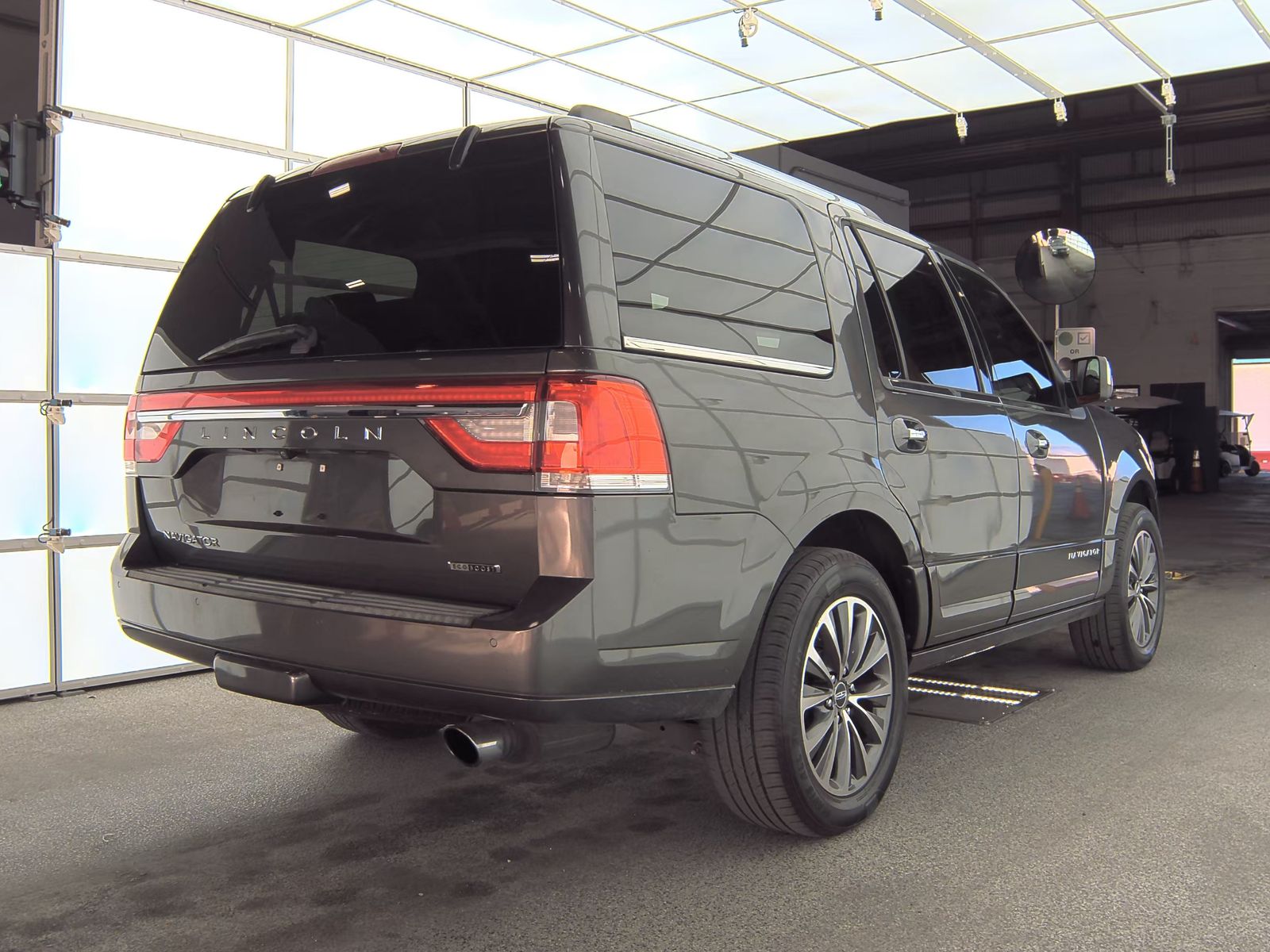2016 Lincoln Navigator Select RWD