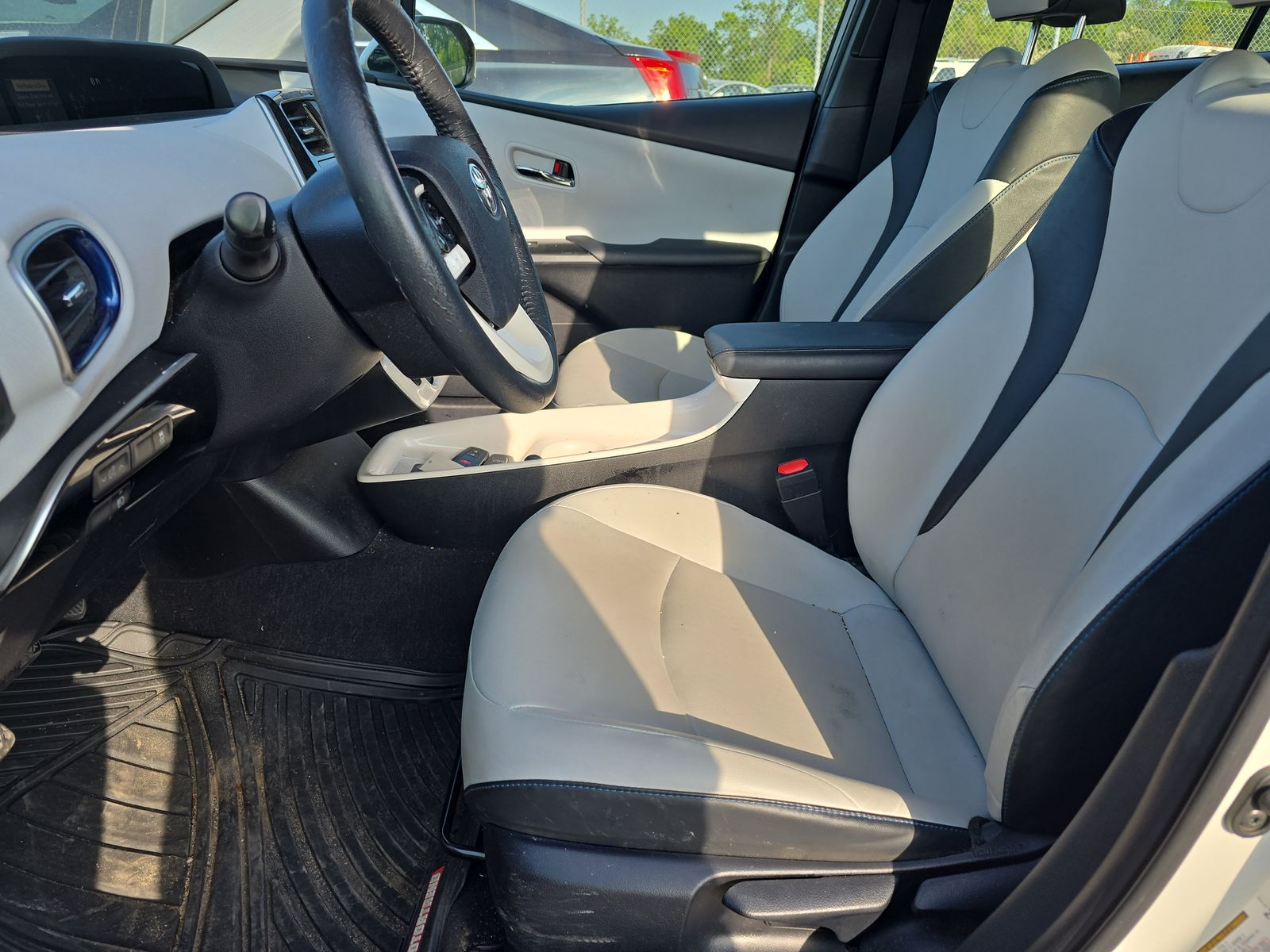 2016 Toyota Prius Three Touring FWD
