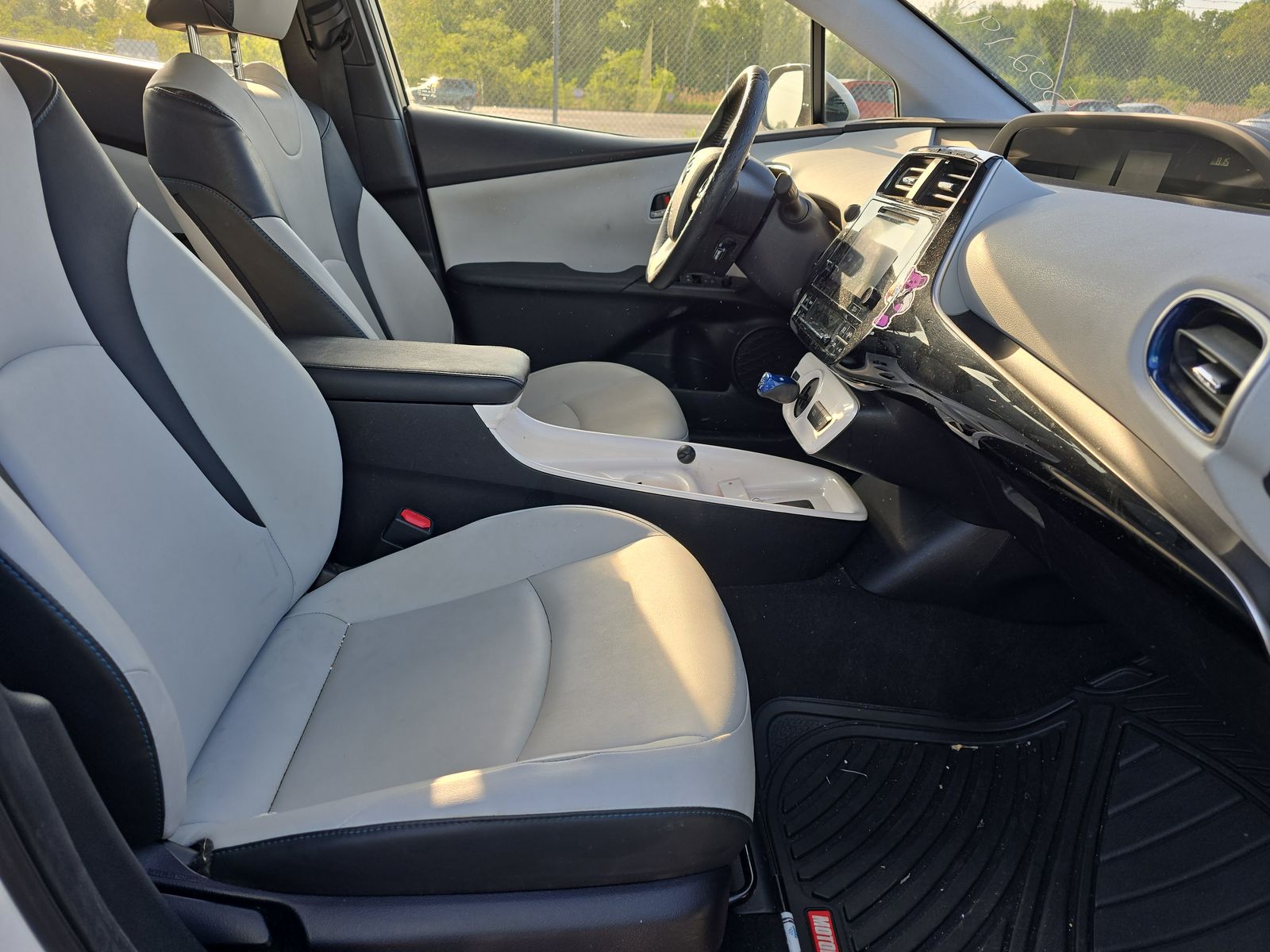 2016 Toyota Prius Three Touring FWD