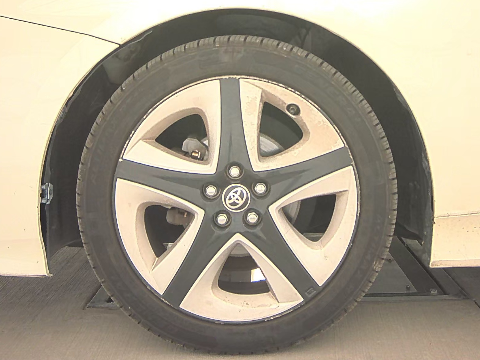 2016 Toyota Prius Three Touring FWD