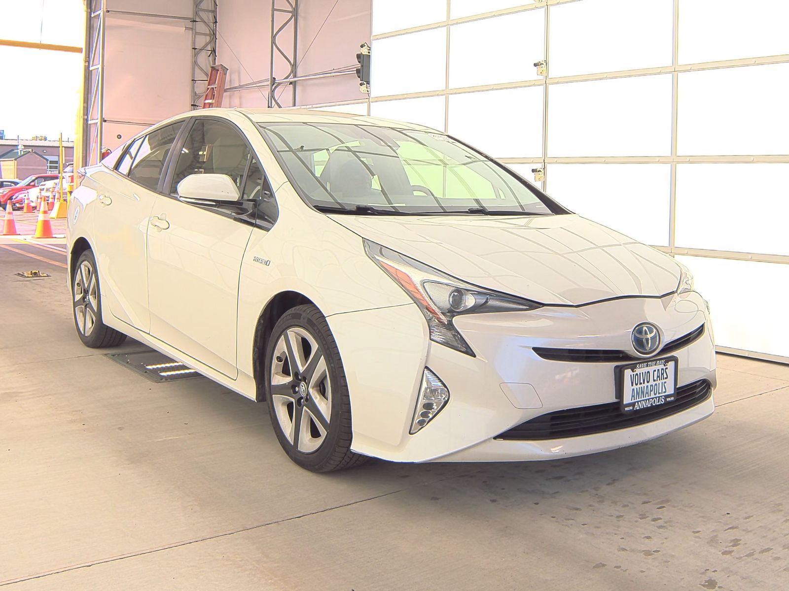 2016 Toyota Prius Three Touring FWD