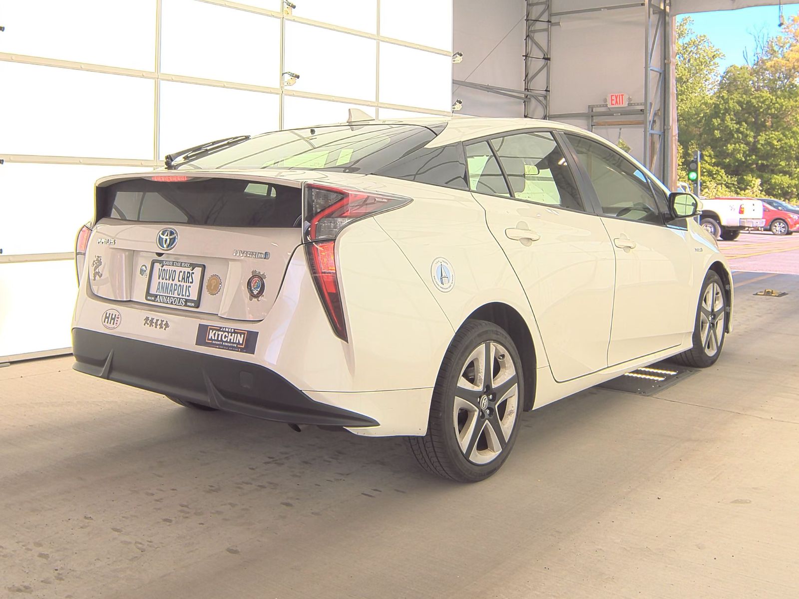 2016 Toyota Prius Three Touring FWD