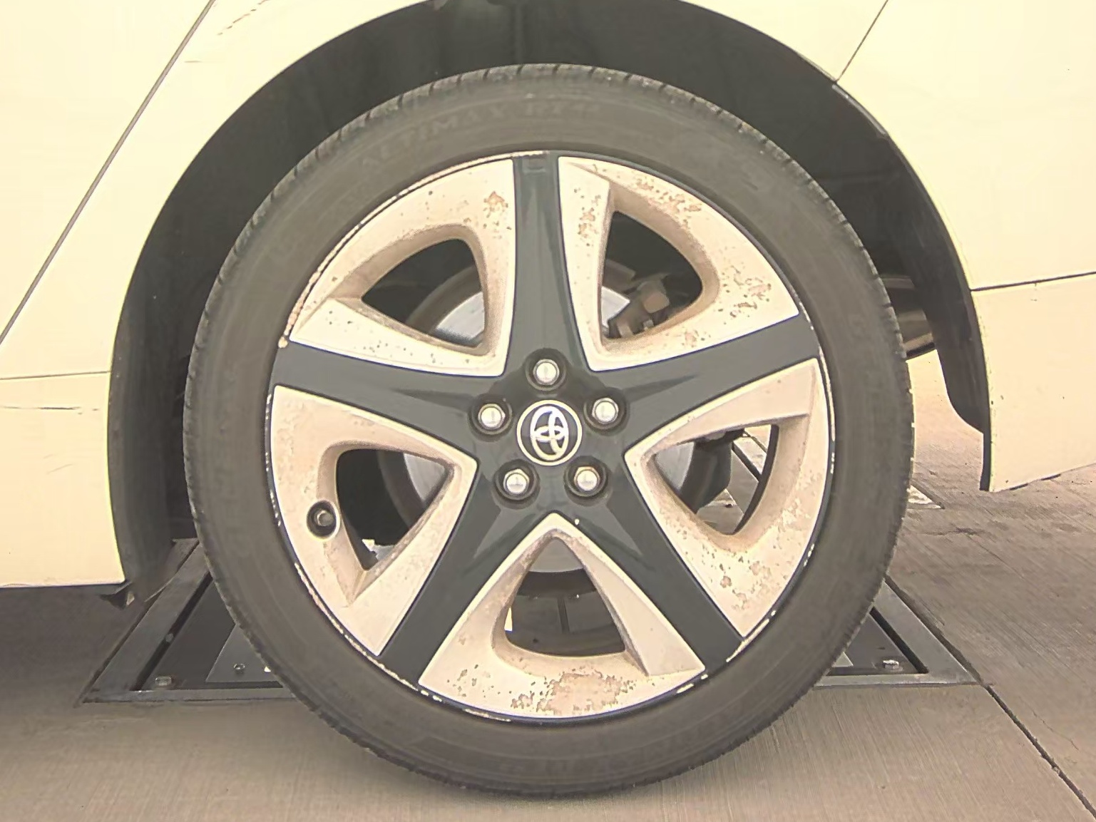 2016 Toyota Prius Three Touring FWD