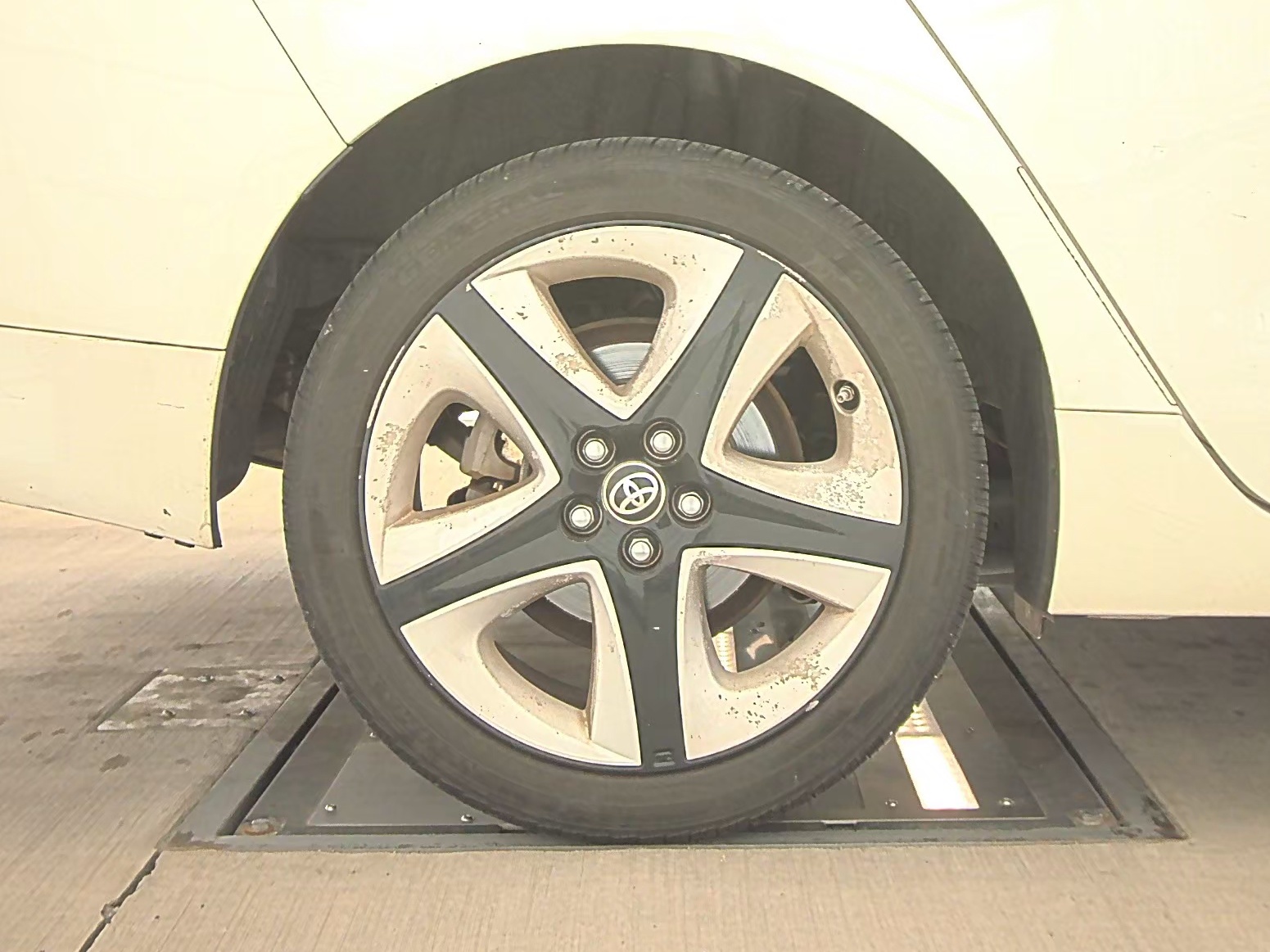 2016 Toyota Prius Three Touring FWD