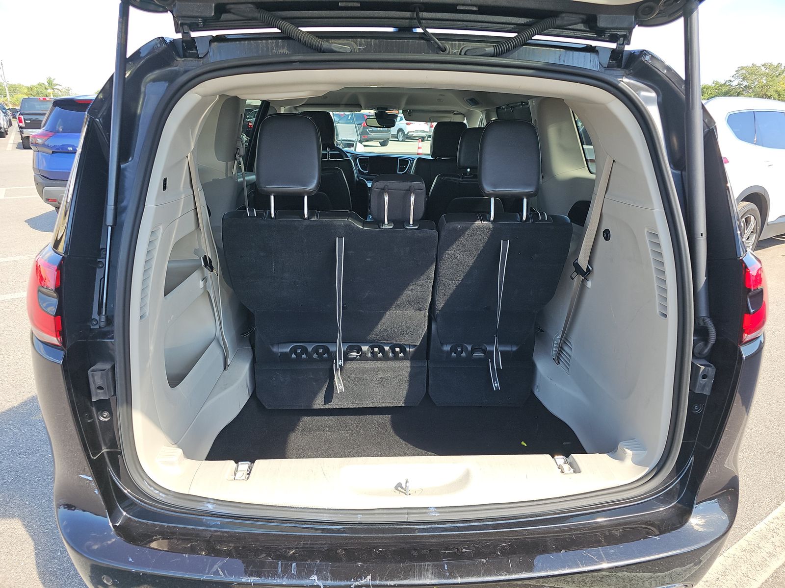 2023 Chrysler Pacifica Touring L FWD