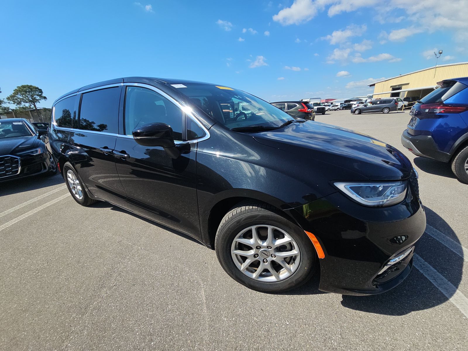 2023 Chrysler Pacifica Touring L FWD