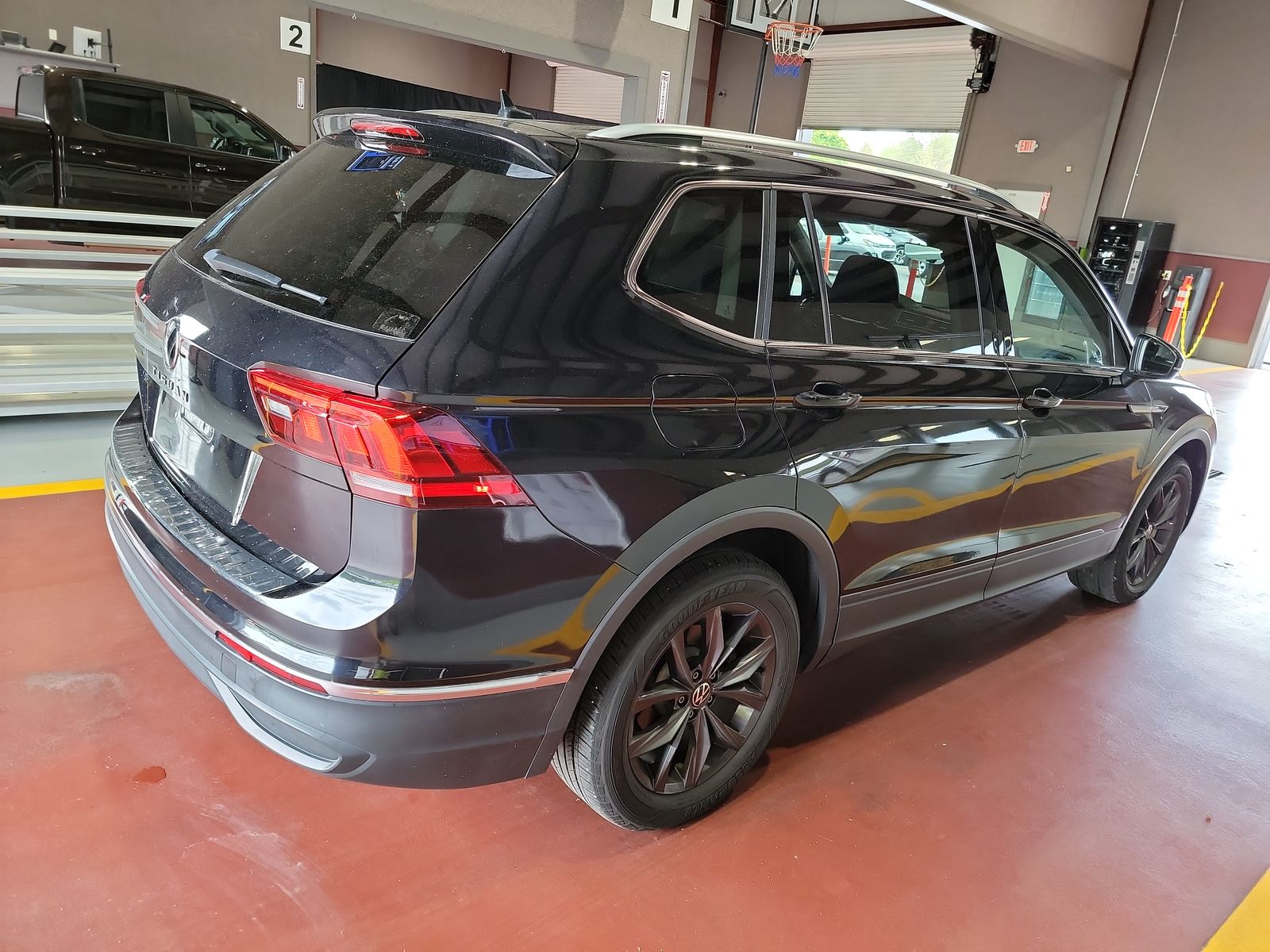 2022 Volkswagen Tiguan 2.0T SE FWD