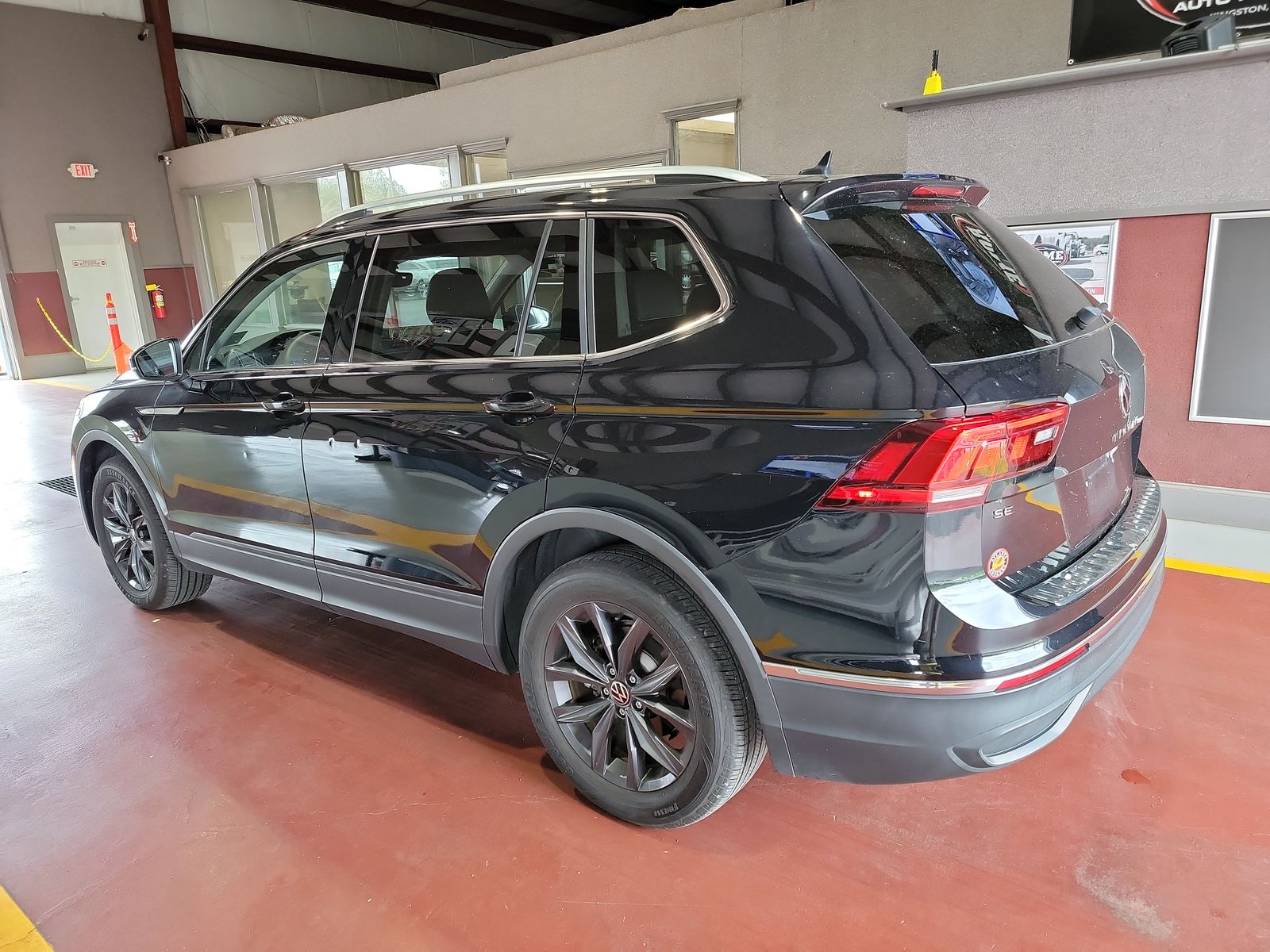 2022 Volkswagen Tiguan 2.0T SE FWD