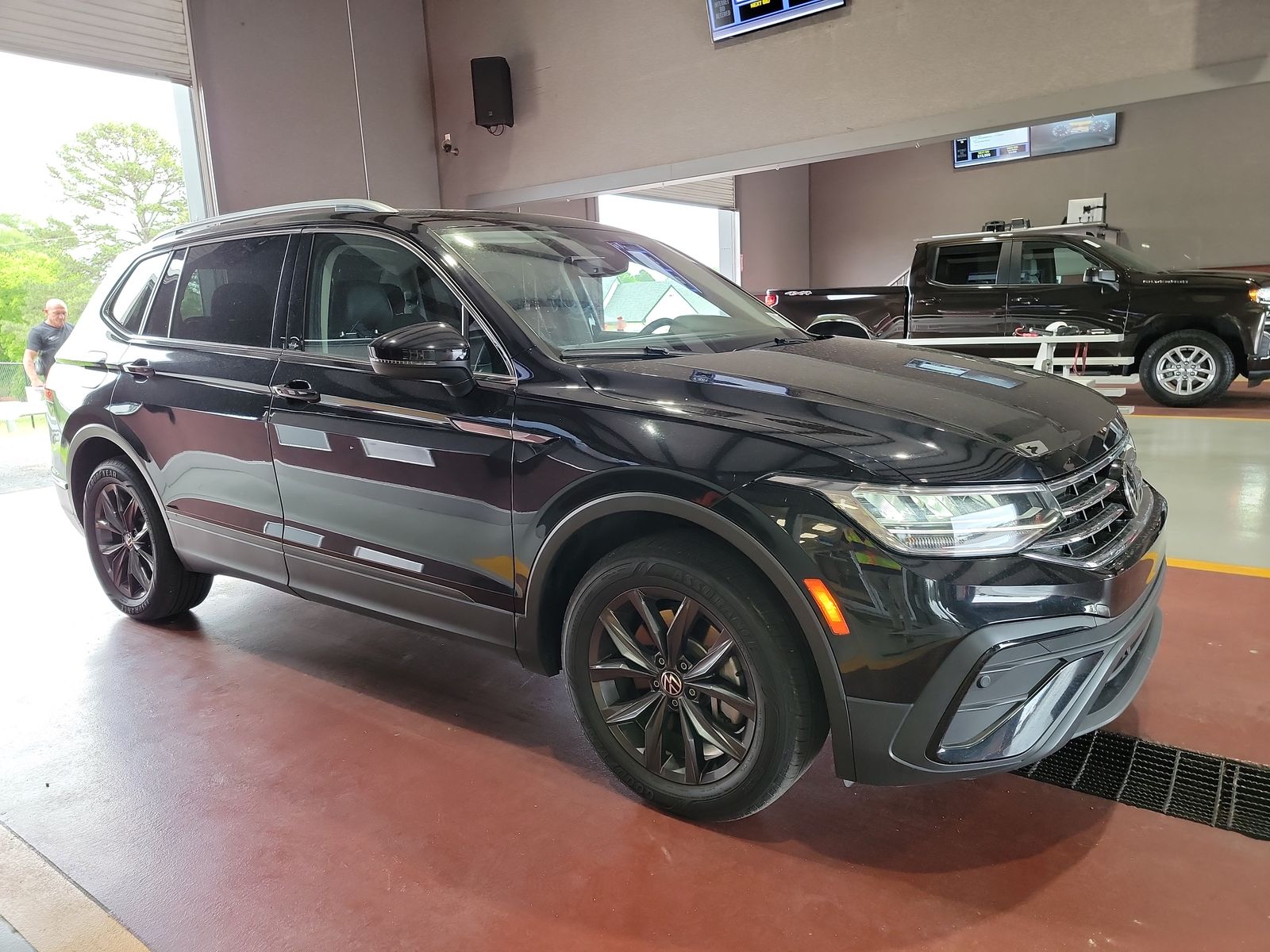 2022 Volkswagen Tiguan 2.0T SE FWD