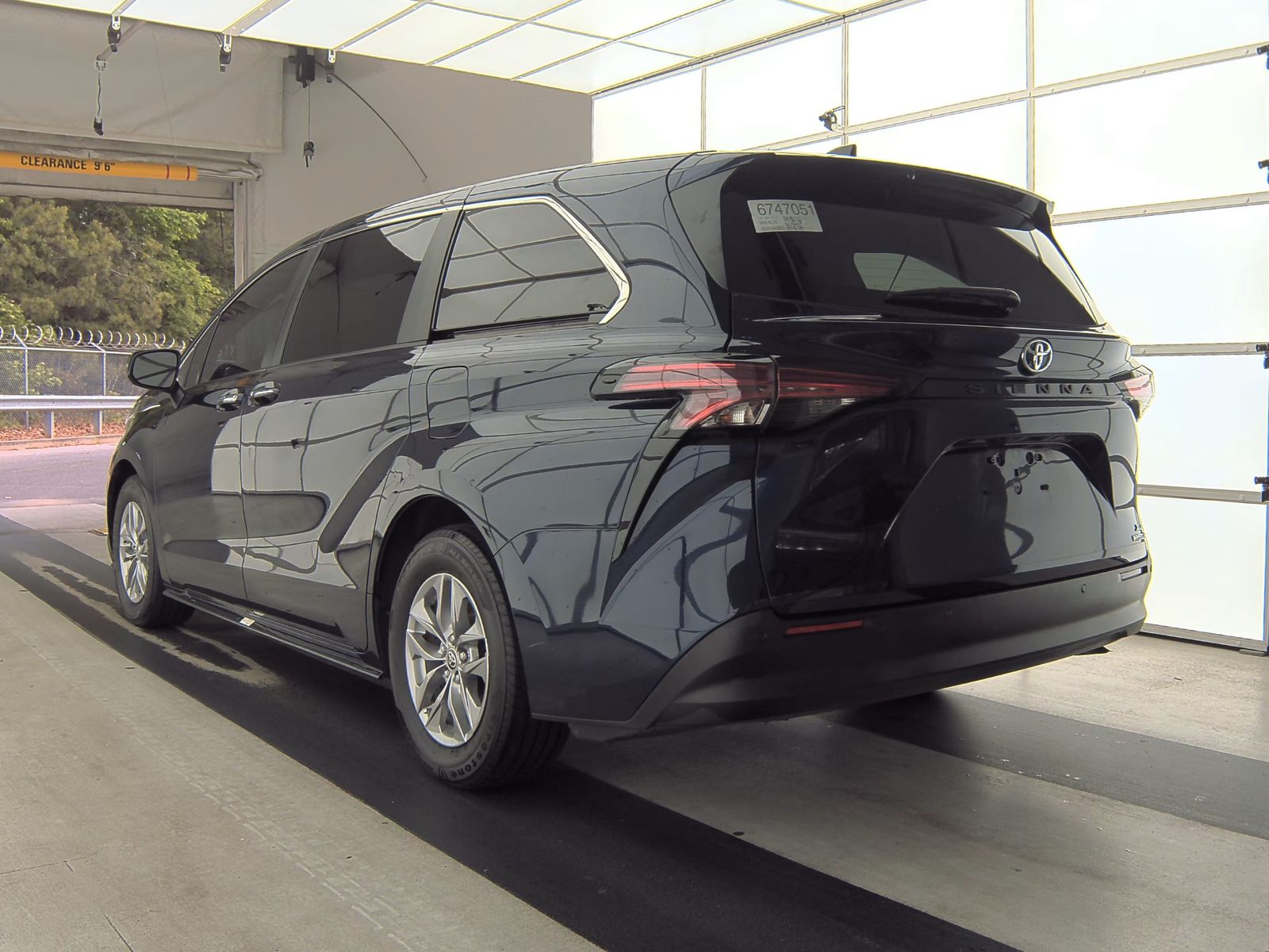 2022 Toyota Sienna XLE FWD