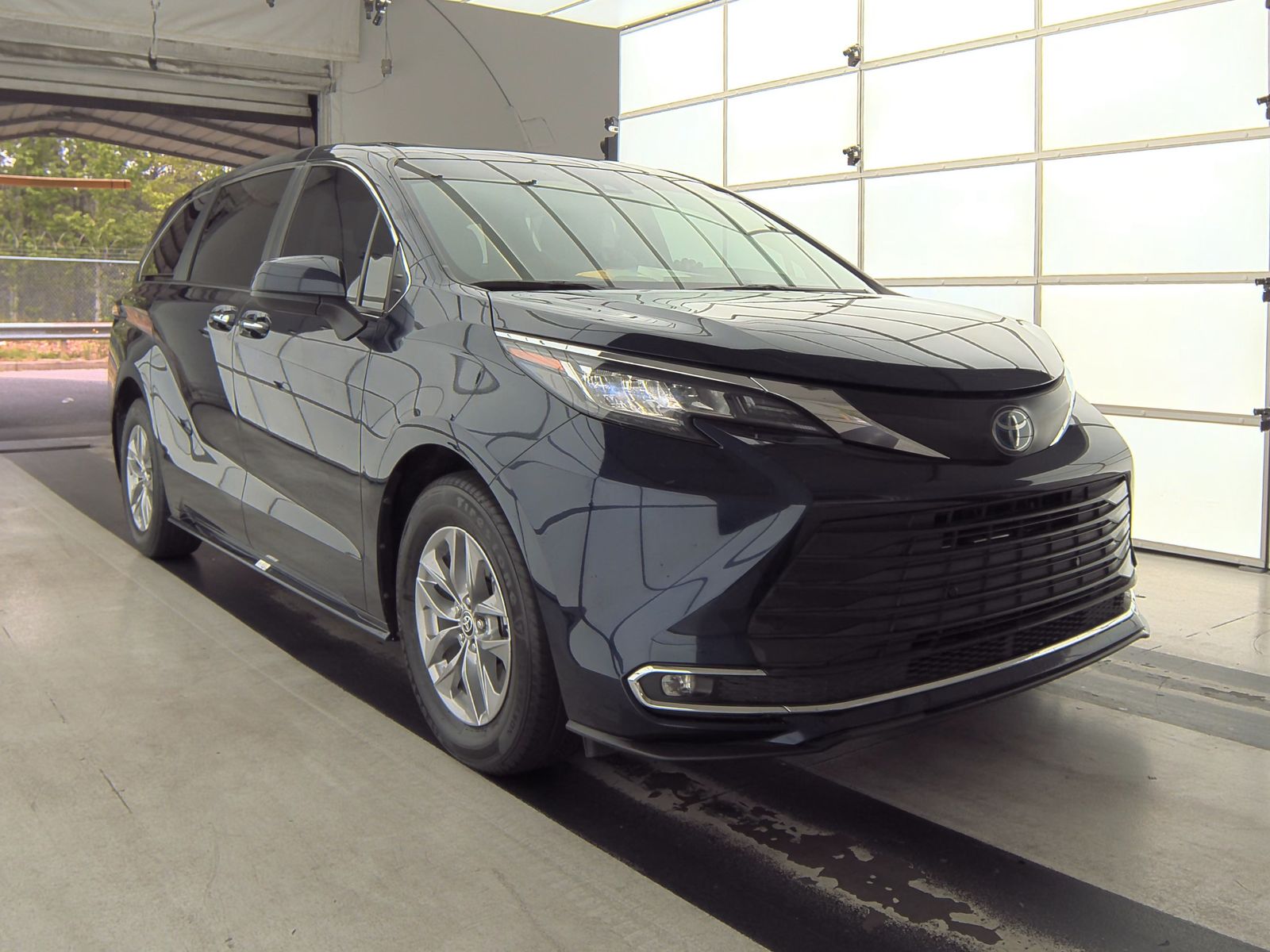 2022 Toyota Sienna XLE FWD