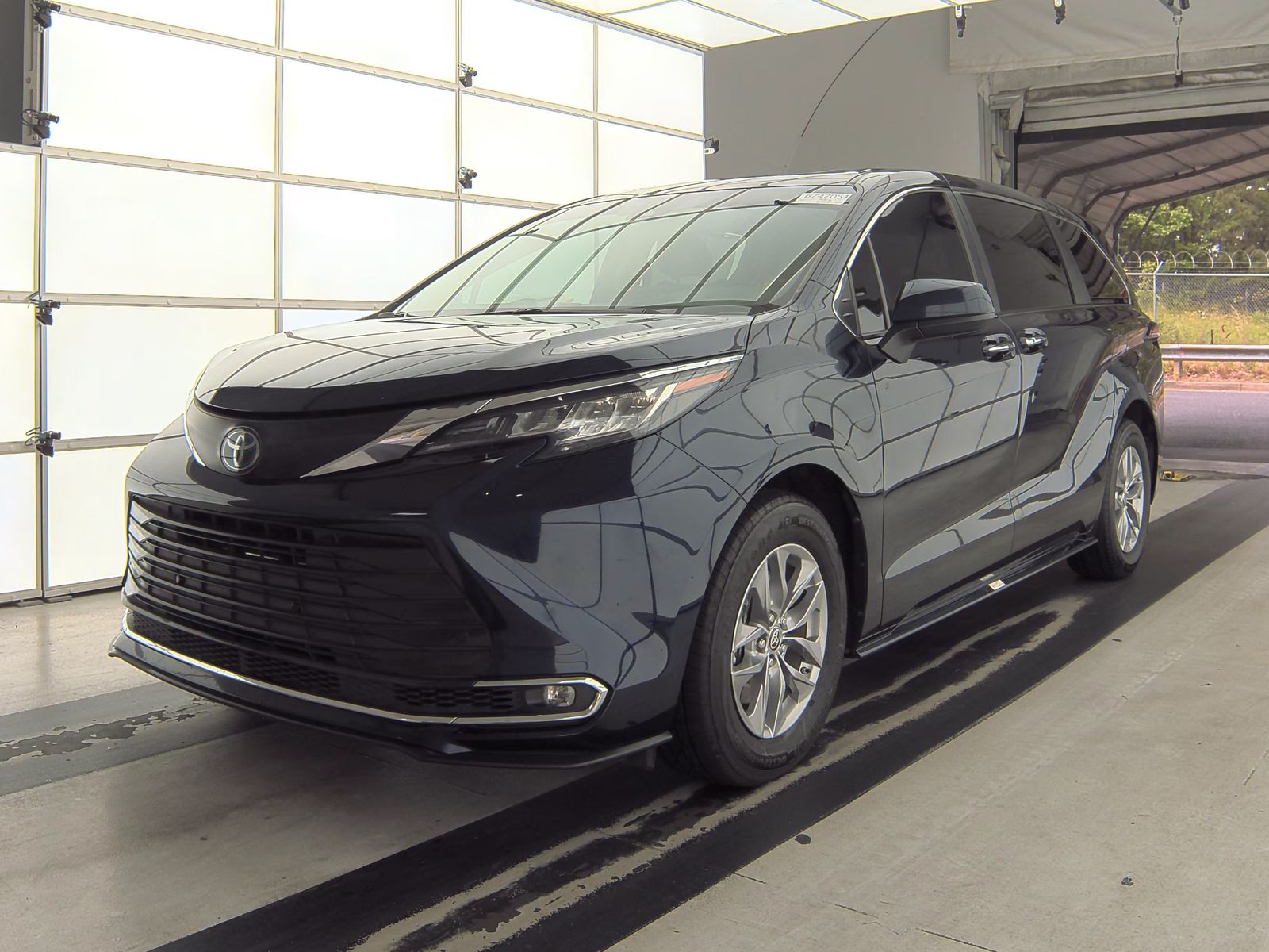 2022 Toyota Sienna XLE FWD