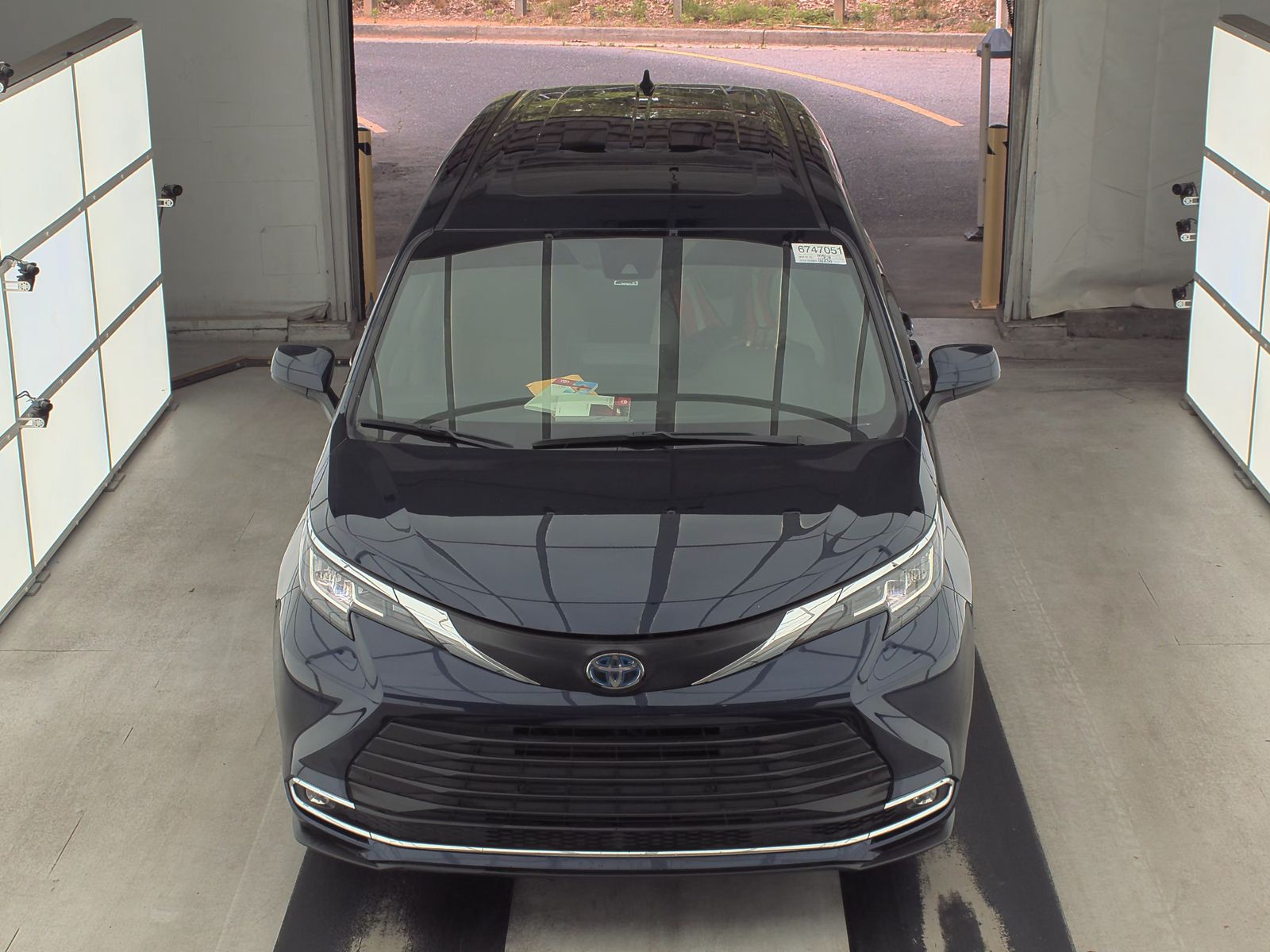 2022 Toyota Sienna XLE FWD