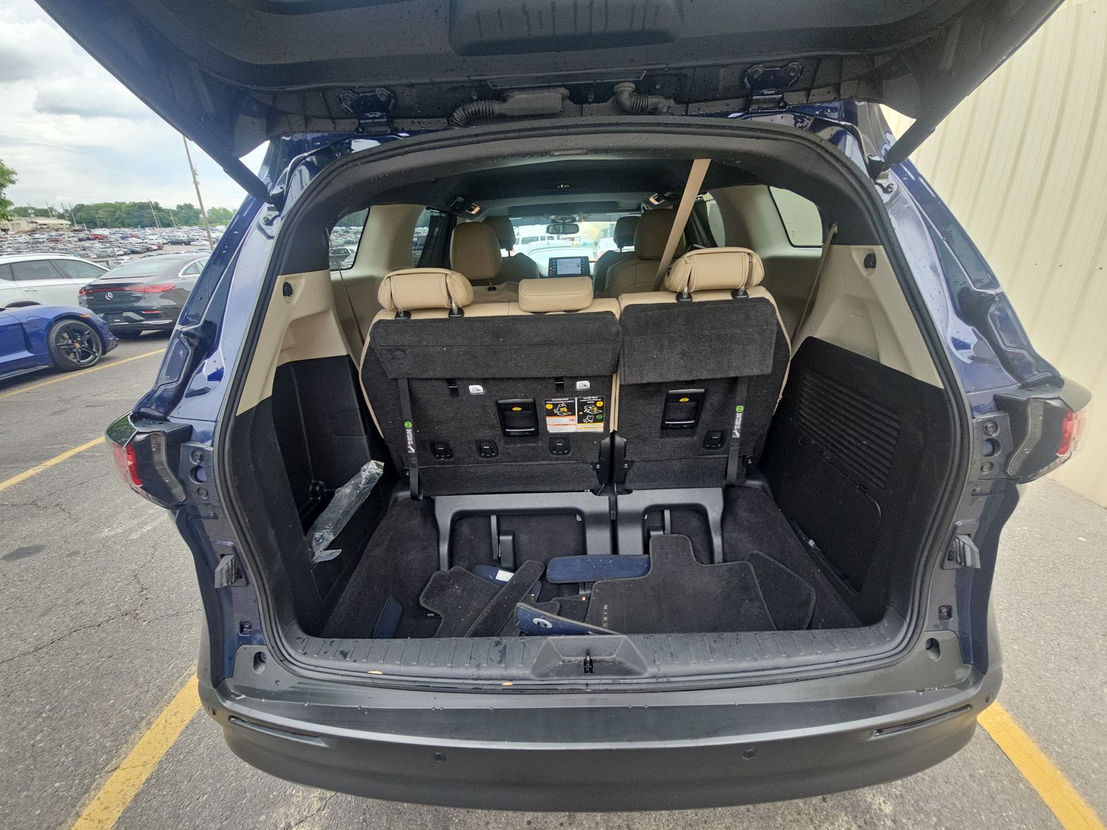 2022 Toyota Sienna XLE FWD