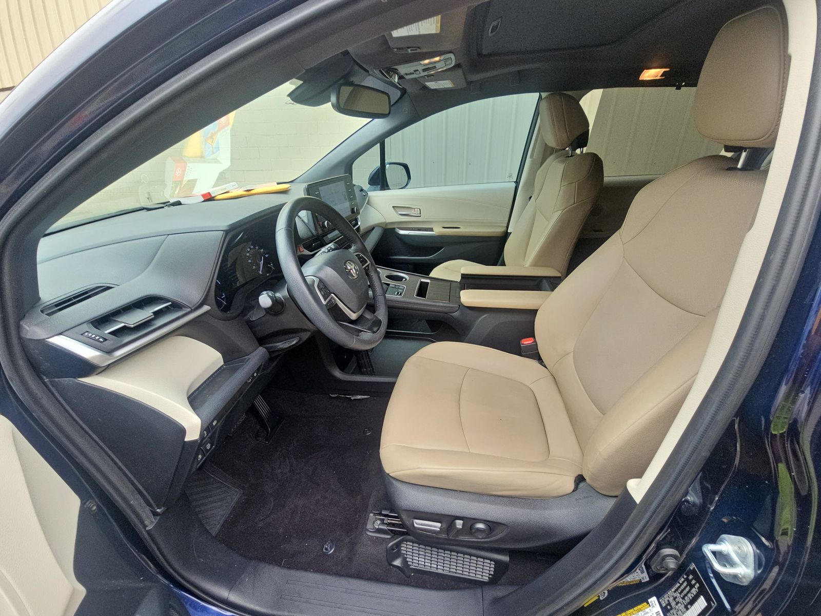 2022 Toyota Sienna XLE FWD