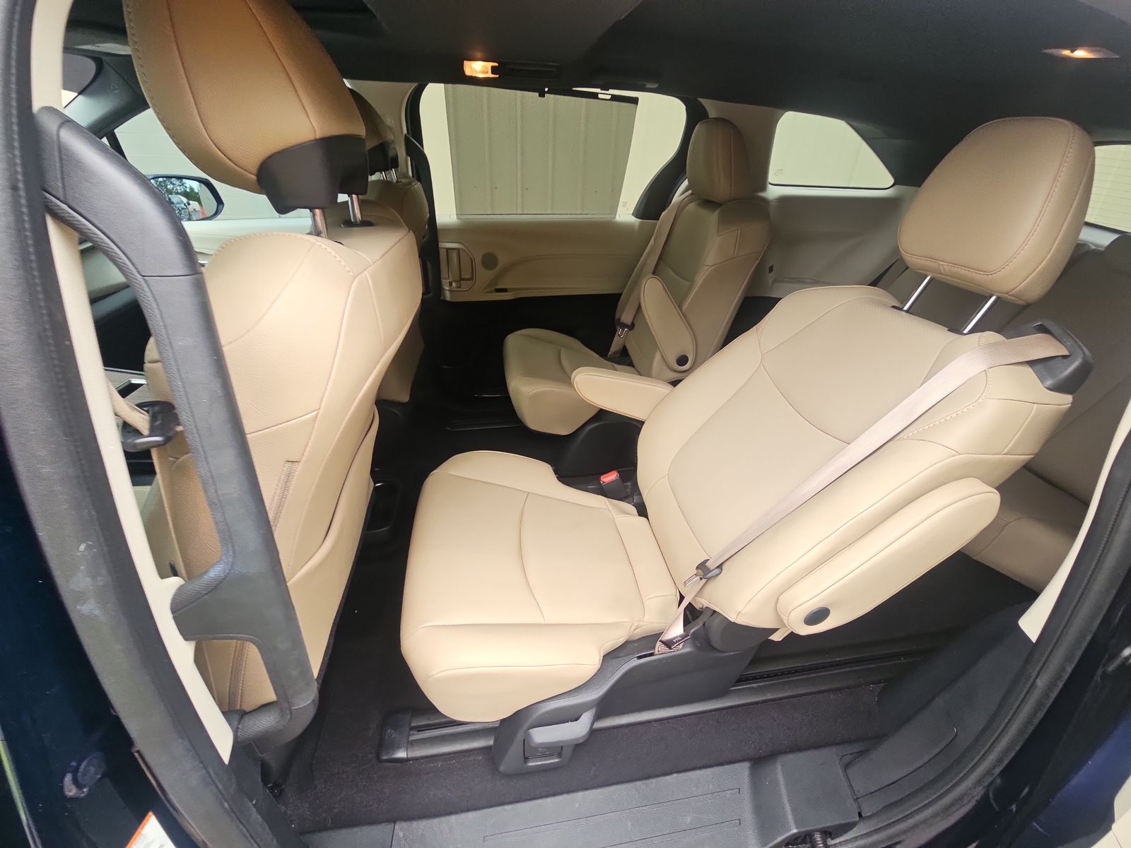 2022 Toyota Sienna XLE FWD