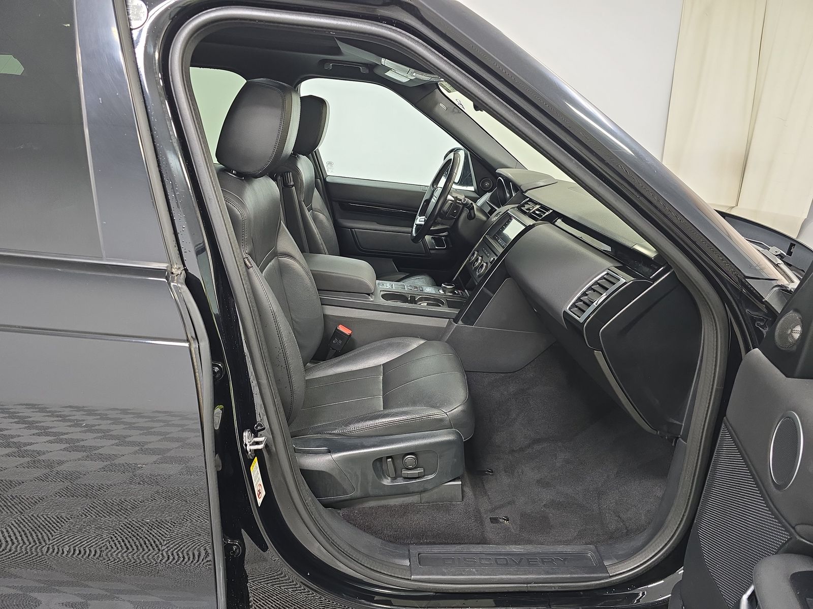 2020 Land Rover Discovery SE AWD