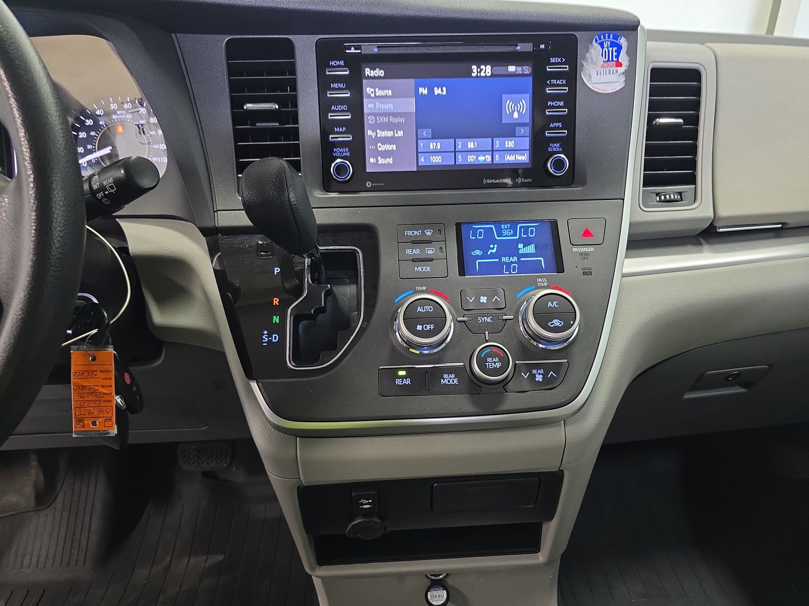 2020 Toyota Sienna LE FWD