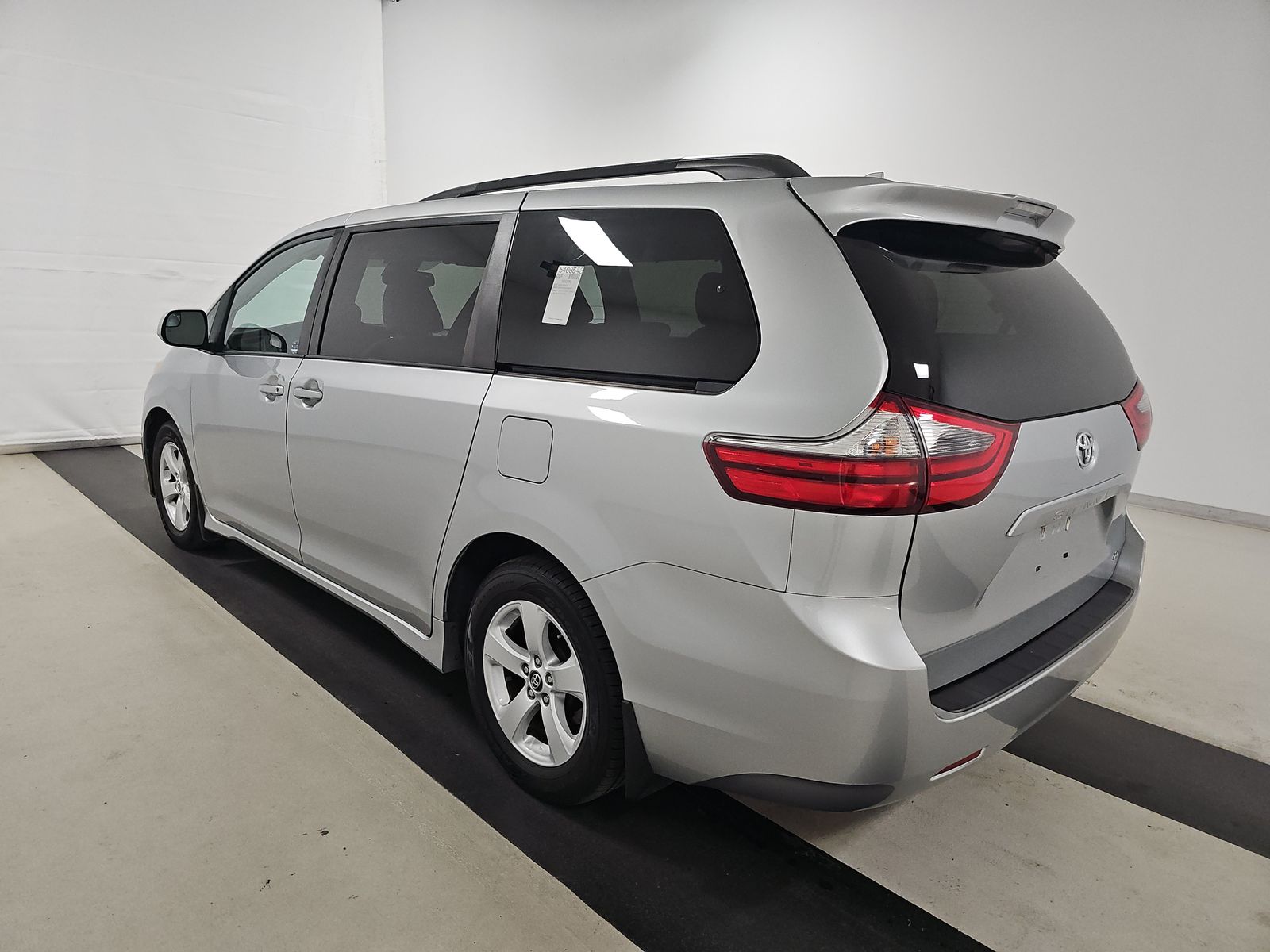 2020 Toyota Sienna LE FWD