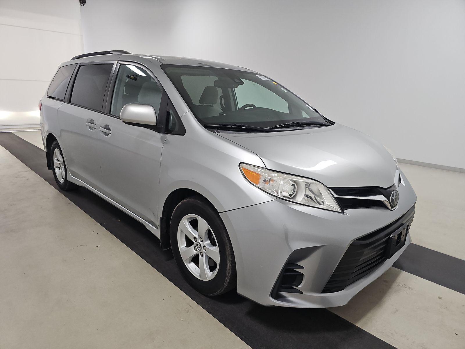2020 Toyota Sienna LE FWD