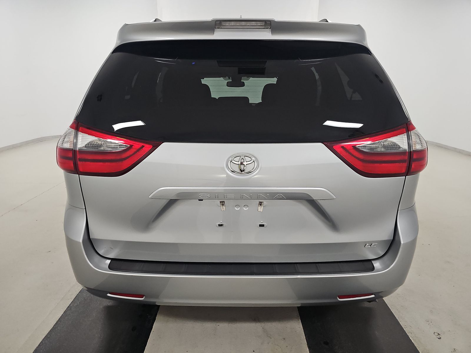 2020 Toyota Sienna LE FWD