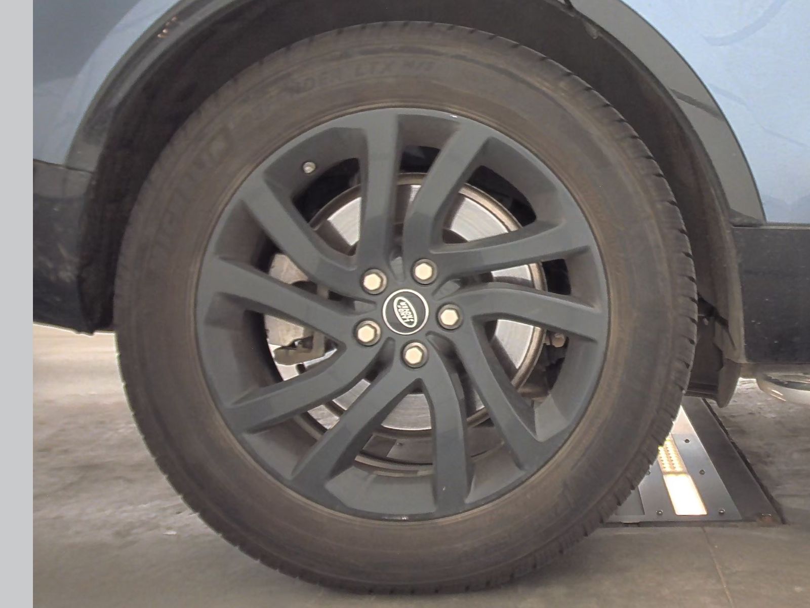 2020 Land Rover Discovery Landmark Edition AWD