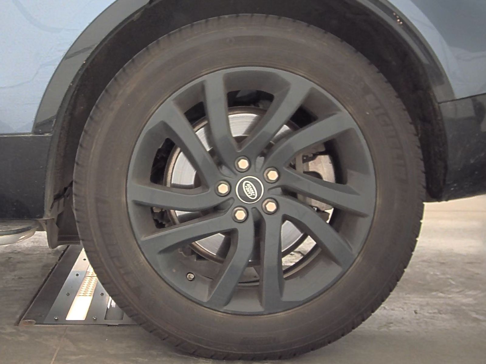 2020 Land Rover Discovery Landmark Edition AWD