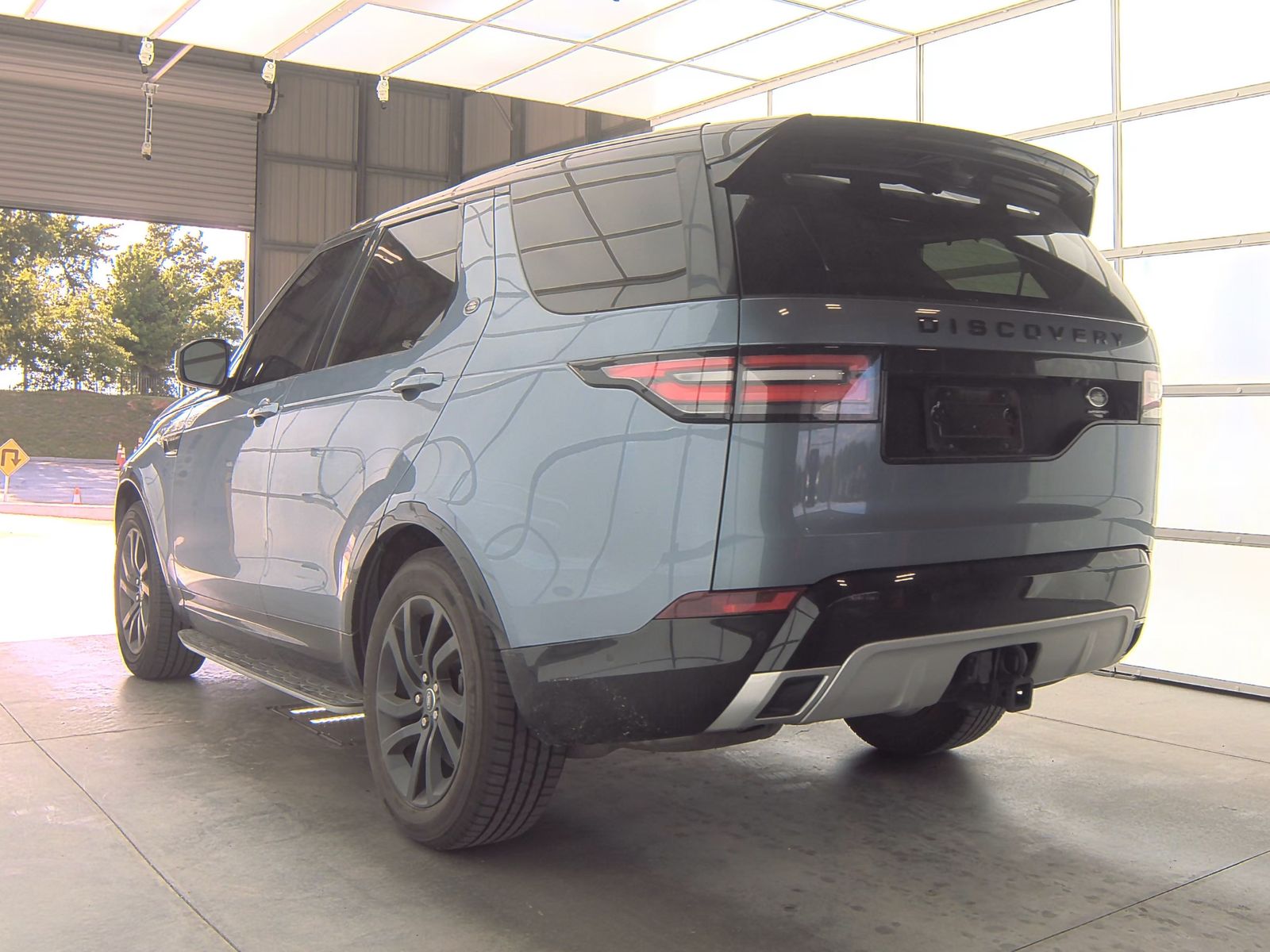 2020 Land Rover Discovery Landmark Edition AWD