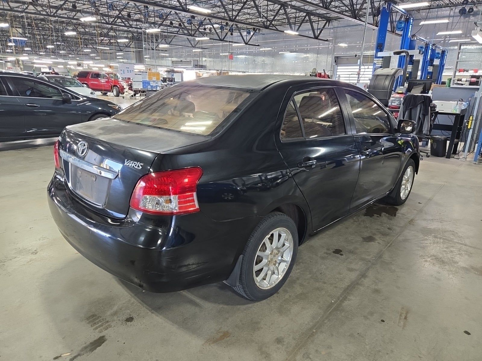 2010 Toyota Yaris Base FWD