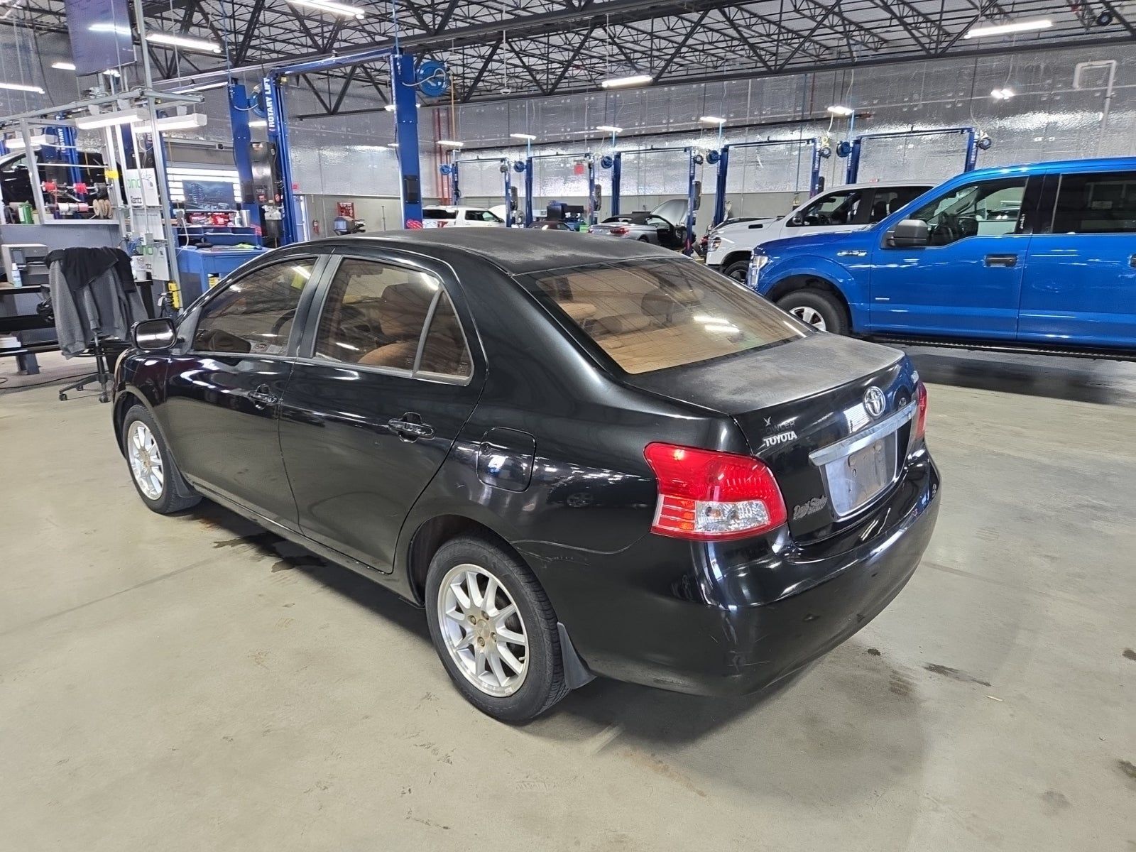 2010 Toyota Yaris Base FWD