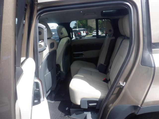 2020 Land Rover Defender 110 SE AWD