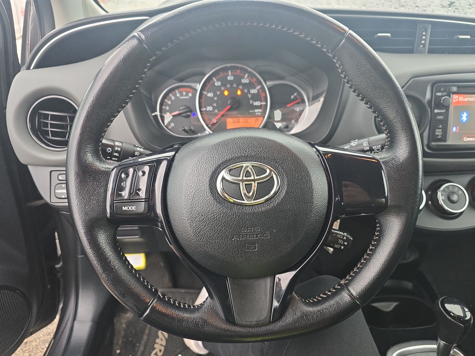 2015 Toyota Yaris SE FWD
