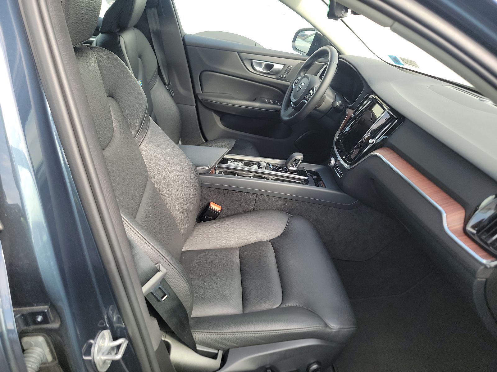 2024 Volvo S60 B5 Plus FWD
