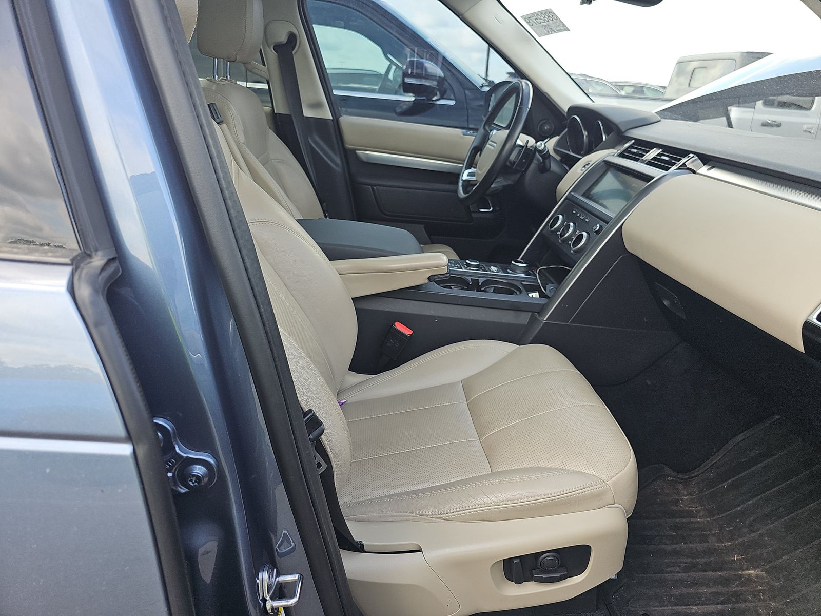 2020 Land Rover Discovery Landmark Edition AWD