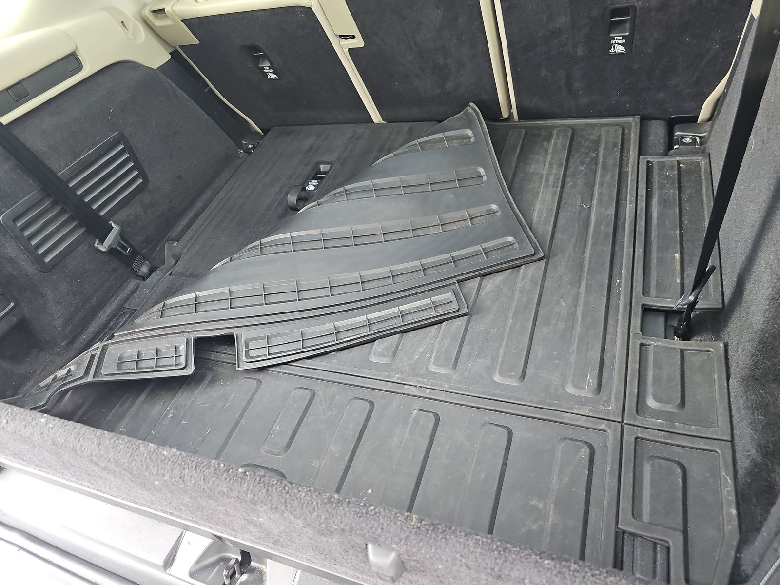 2020 Land Rover Discovery Landmark Edition AWD