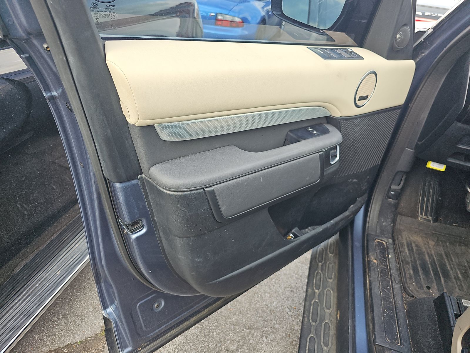 2020 Land Rover Discovery Landmark Edition AWD