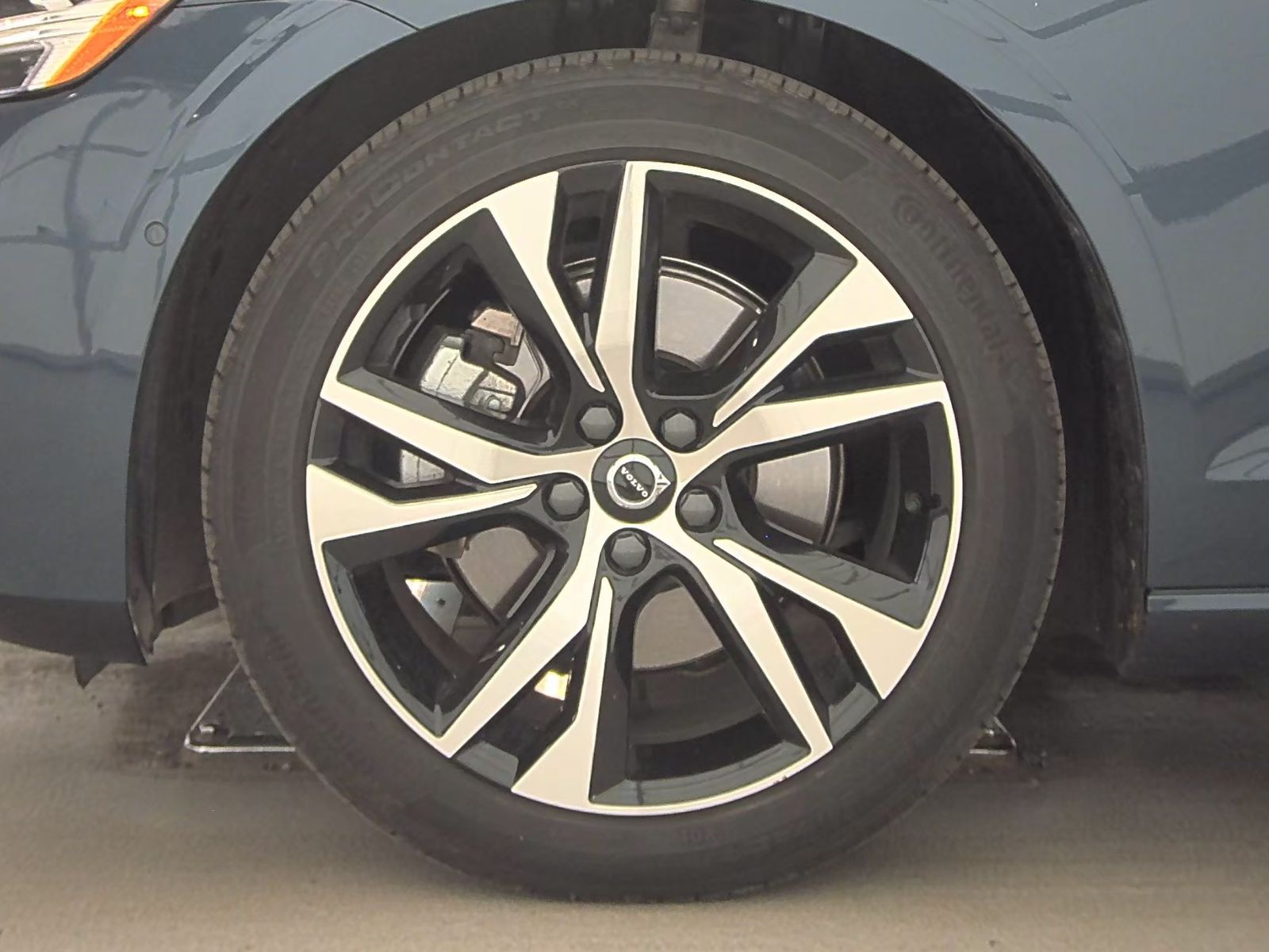 2024 Volvo S60 B5 Plus FWD