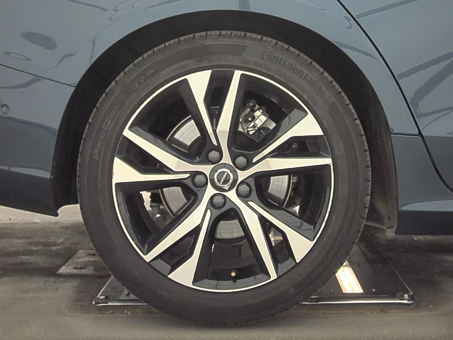 2024 Volvo S60 B5 Plus FWD