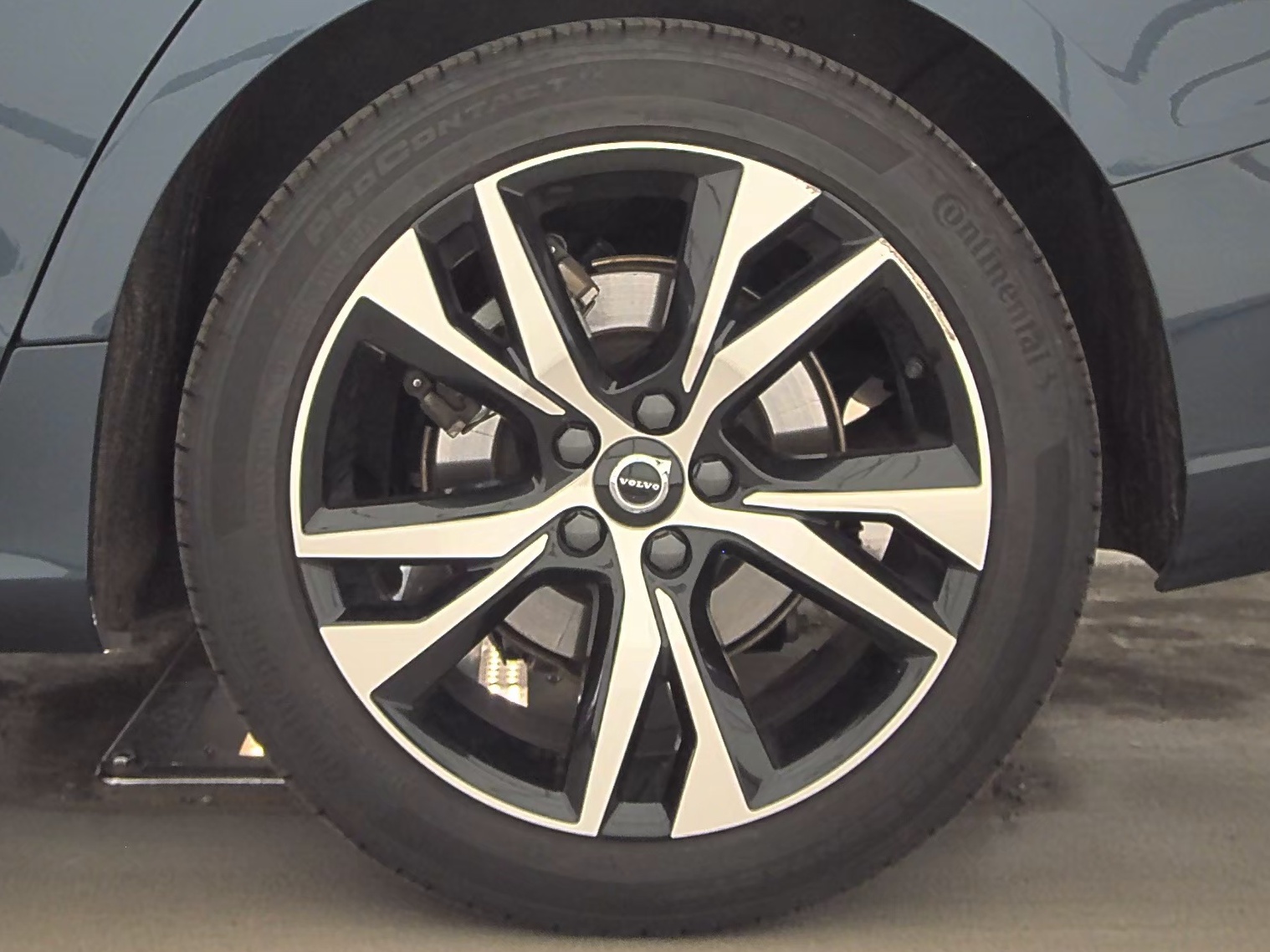 2024 Volvo S60 B5 Plus FWD