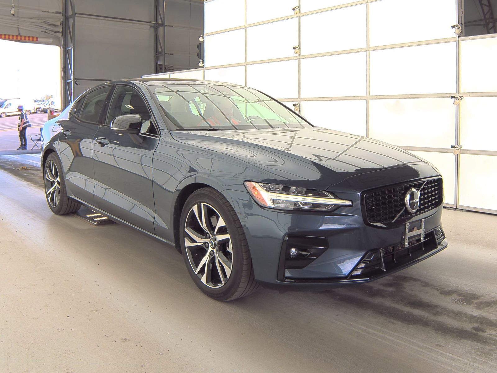 2024 Volvo S60 B5 Plus FWD