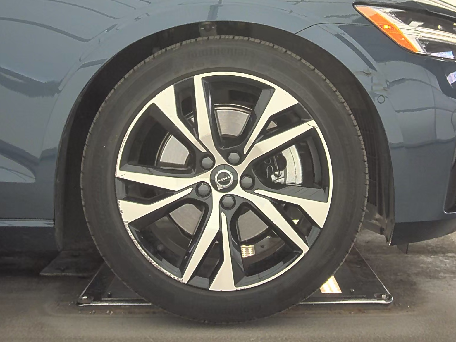 2024 Volvo S60 B5 Plus FWD