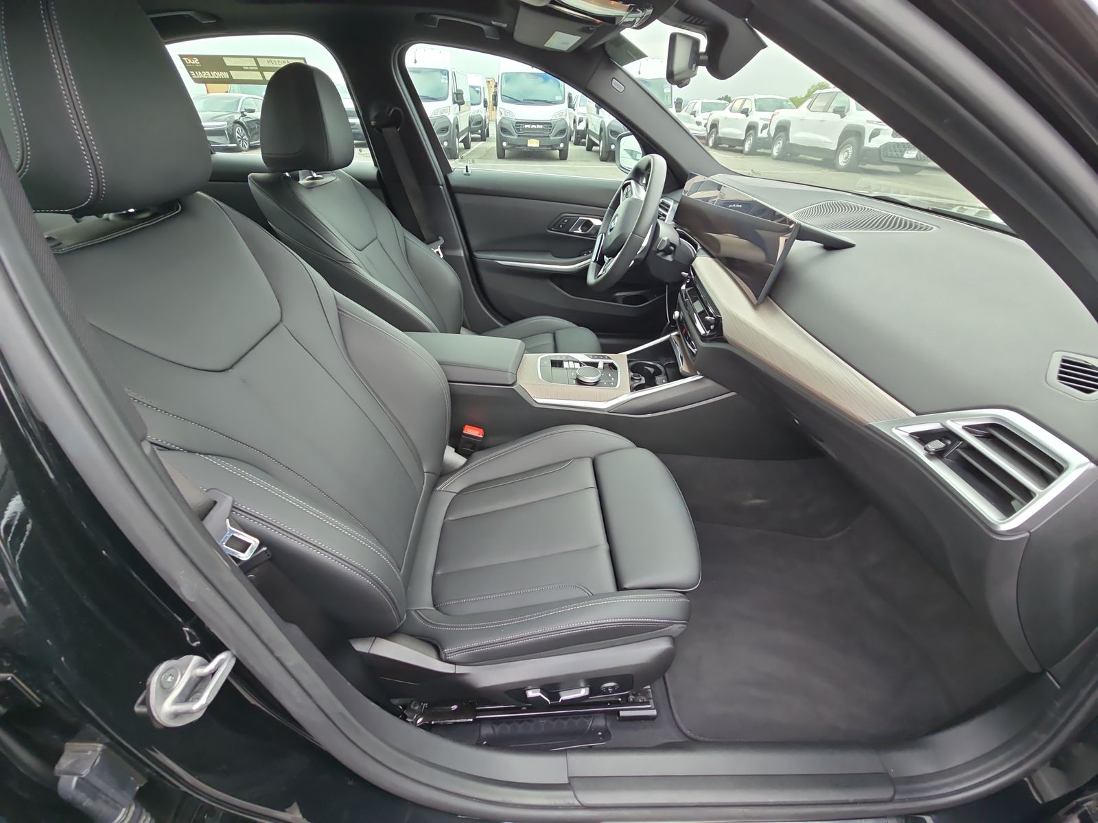 2025 BMW 3 Series 330i RWD