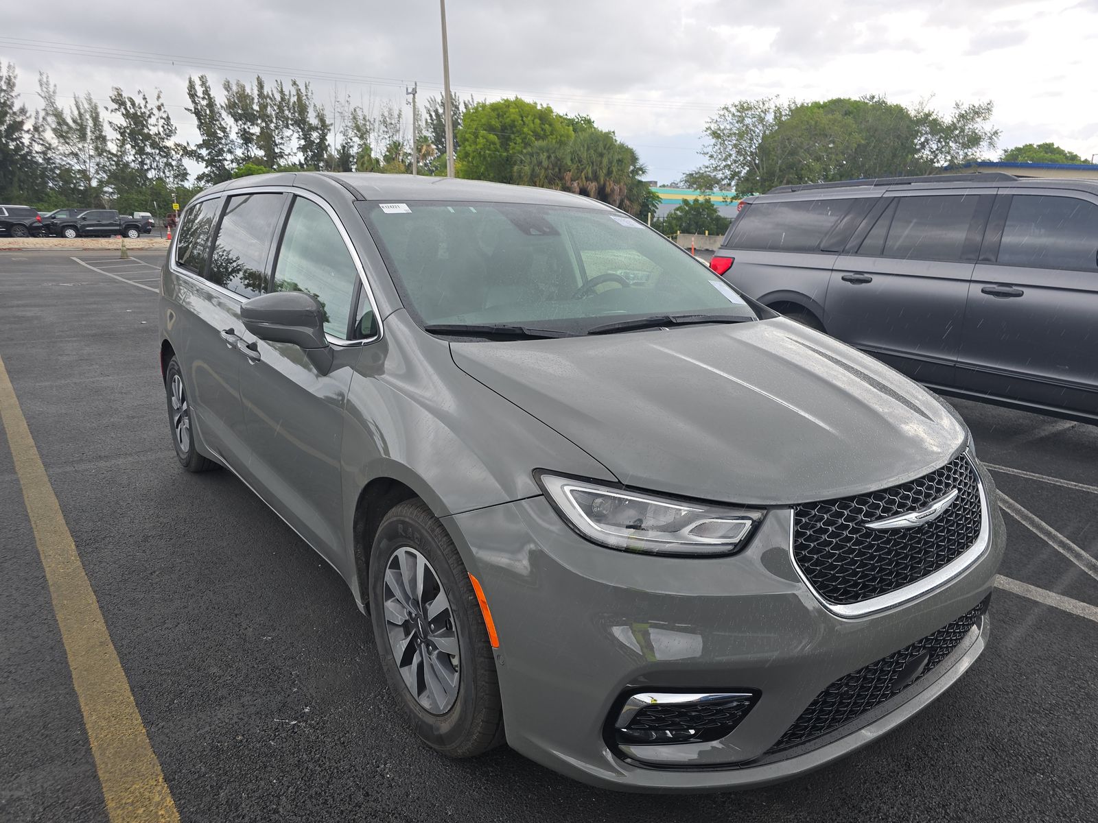 2022 Chrysler Pacifica Hybrid Touring L FWD