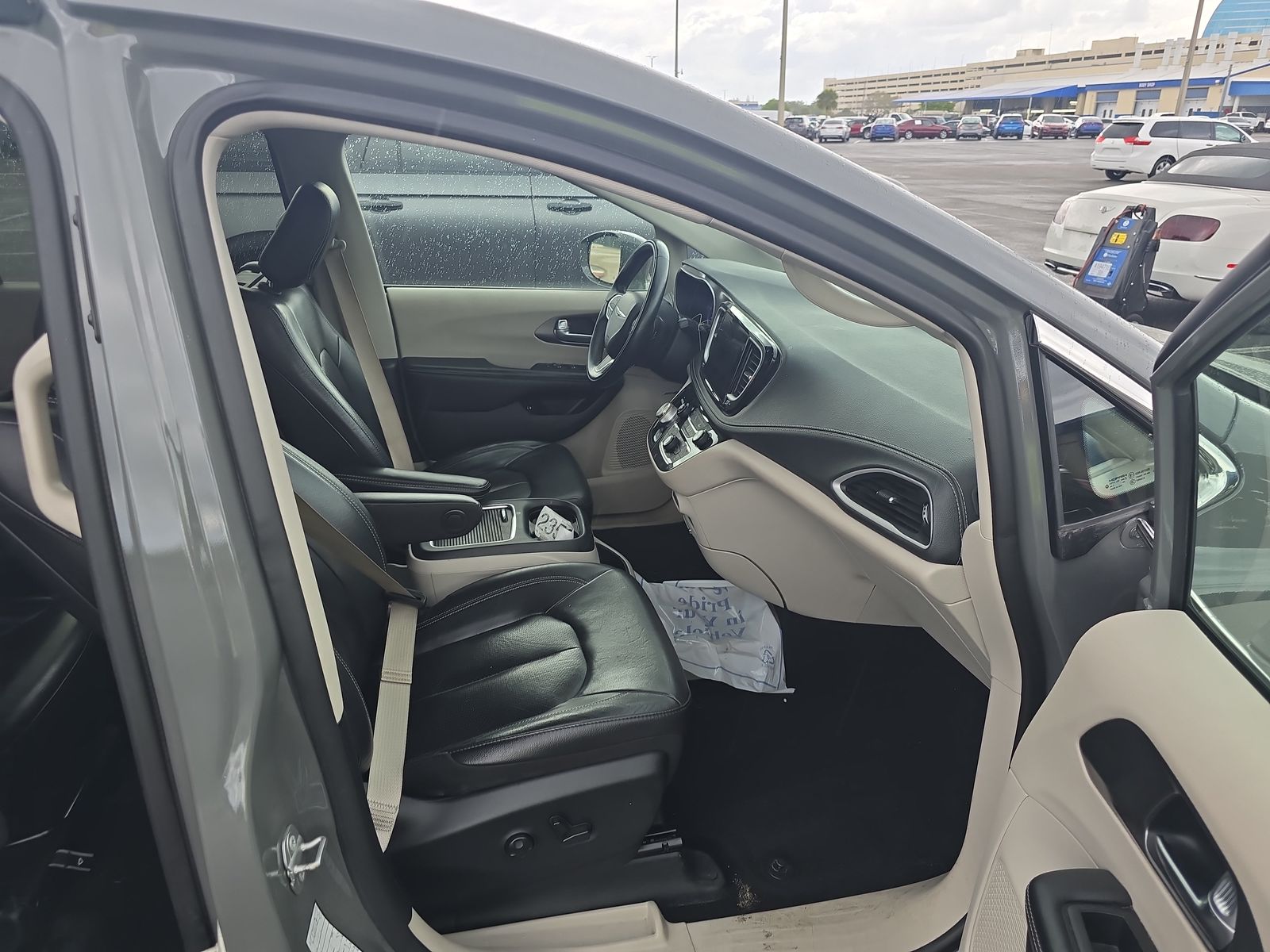 2022 Chrysler Pacifica Hybrid Touring L FWD