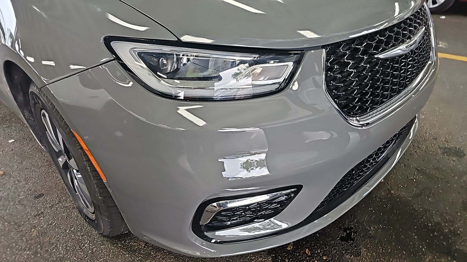 2022 Chrysler Pacifica Hybrid Touring L FWD