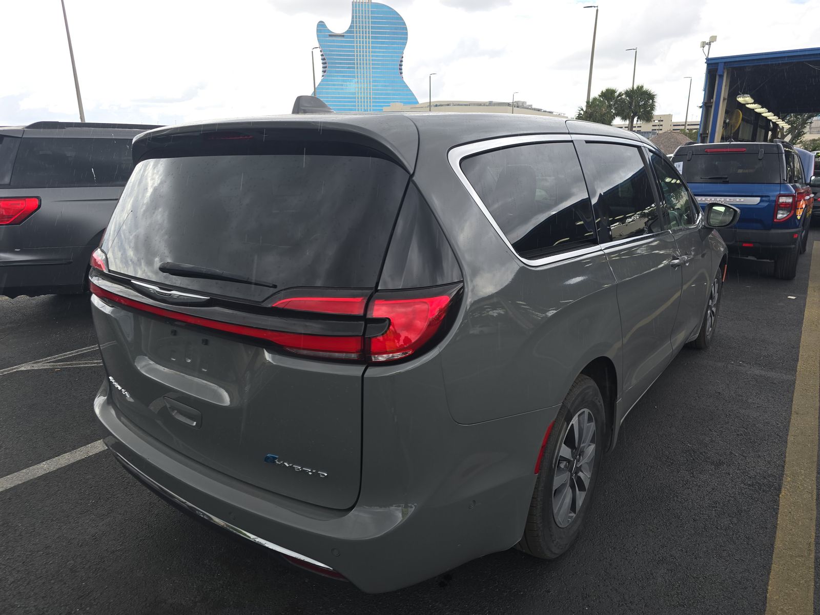 2022 Chrysler Pacifica Hybrid Touring L FWD